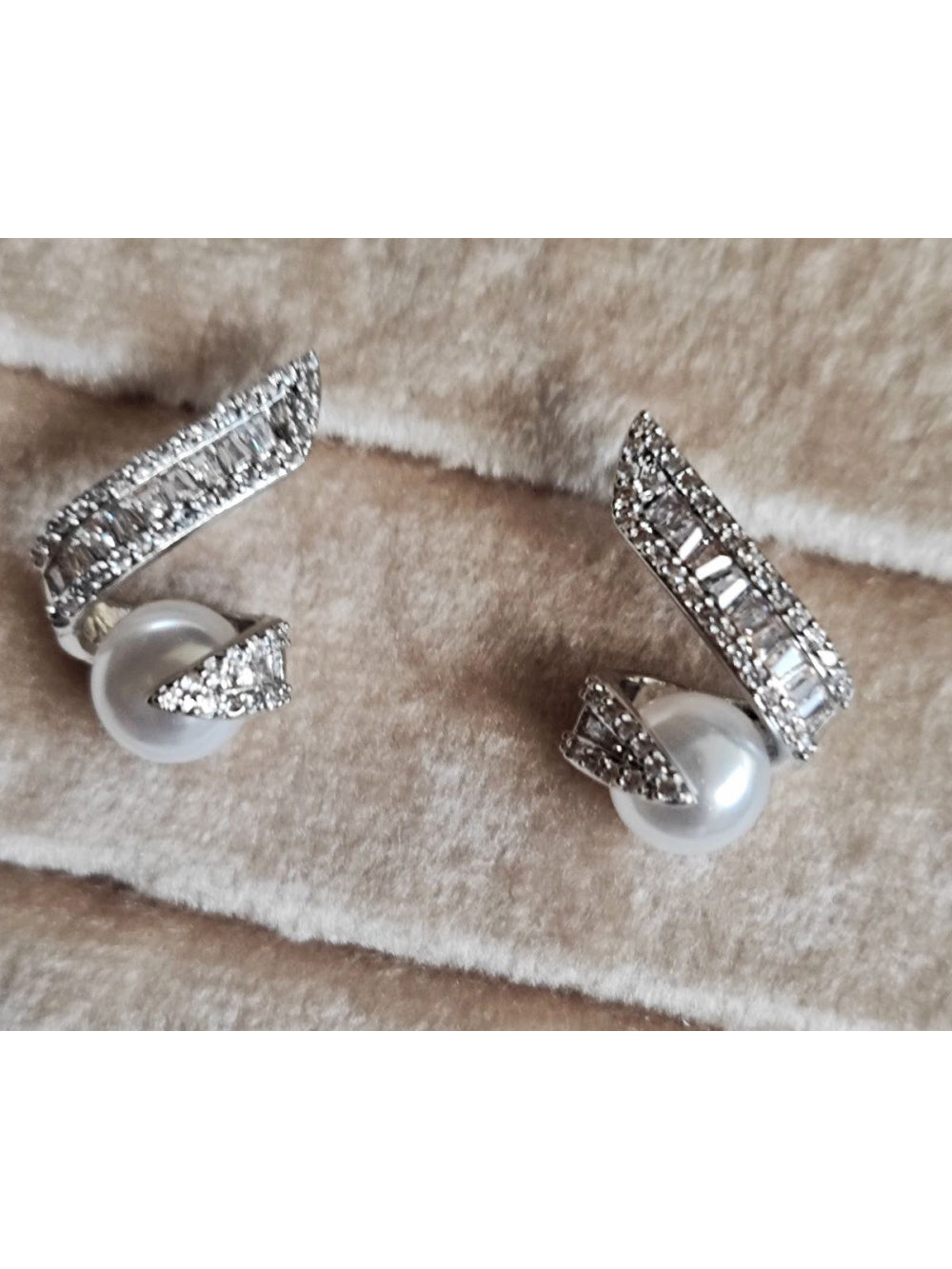 Brinco Curvado Zircônias Pérola Festa Noiva Casamento