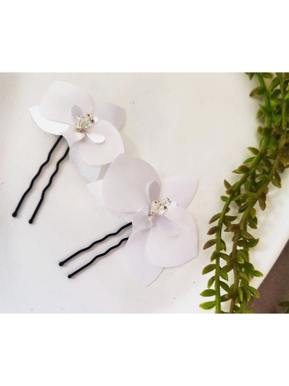 Par Orquídeas de Cetim Grampos Enfeite Penteado Noiva Festa