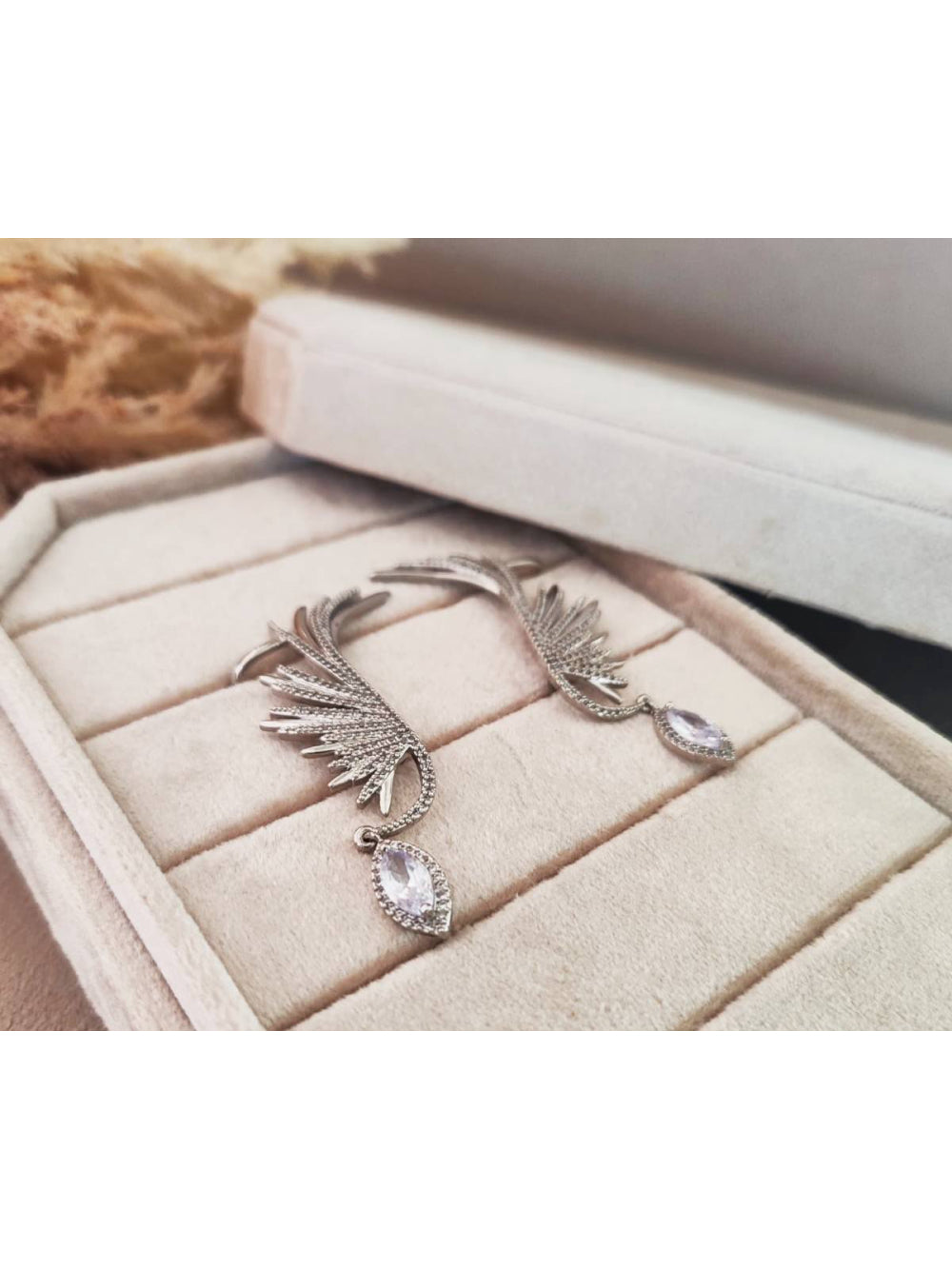 Brinco Ear Cuff Asa de Zircônia e Strass Prata Brilho Festa