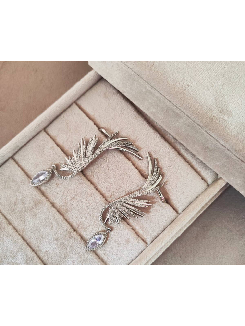 Brinco Ear Cuff Asa de Zircônia e Strass Prata Brilho Festa