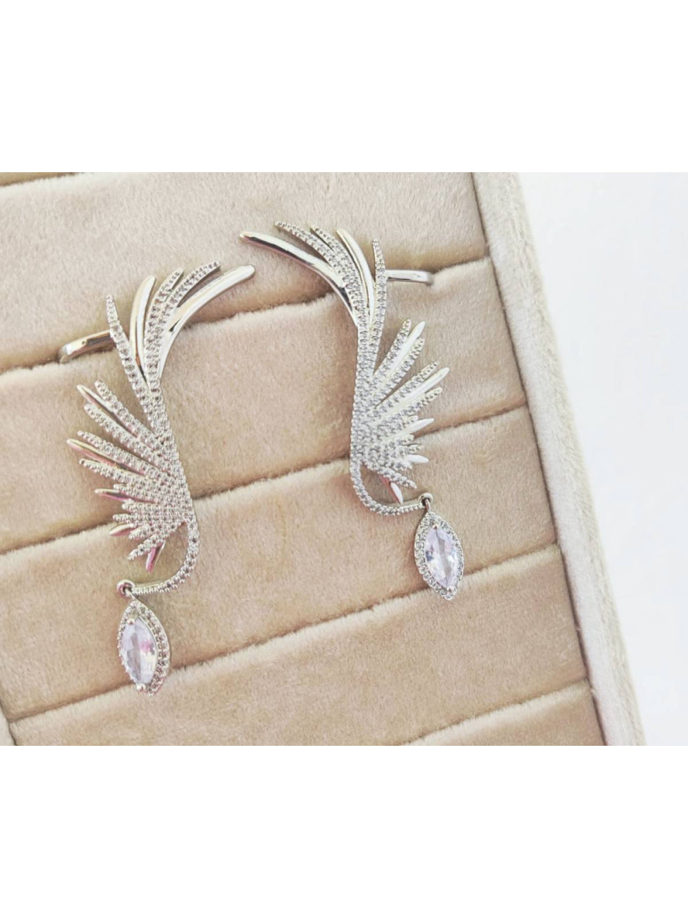 Brinco Ear Cuff Asa de Zircônia e Strass Prata Brilho Festa