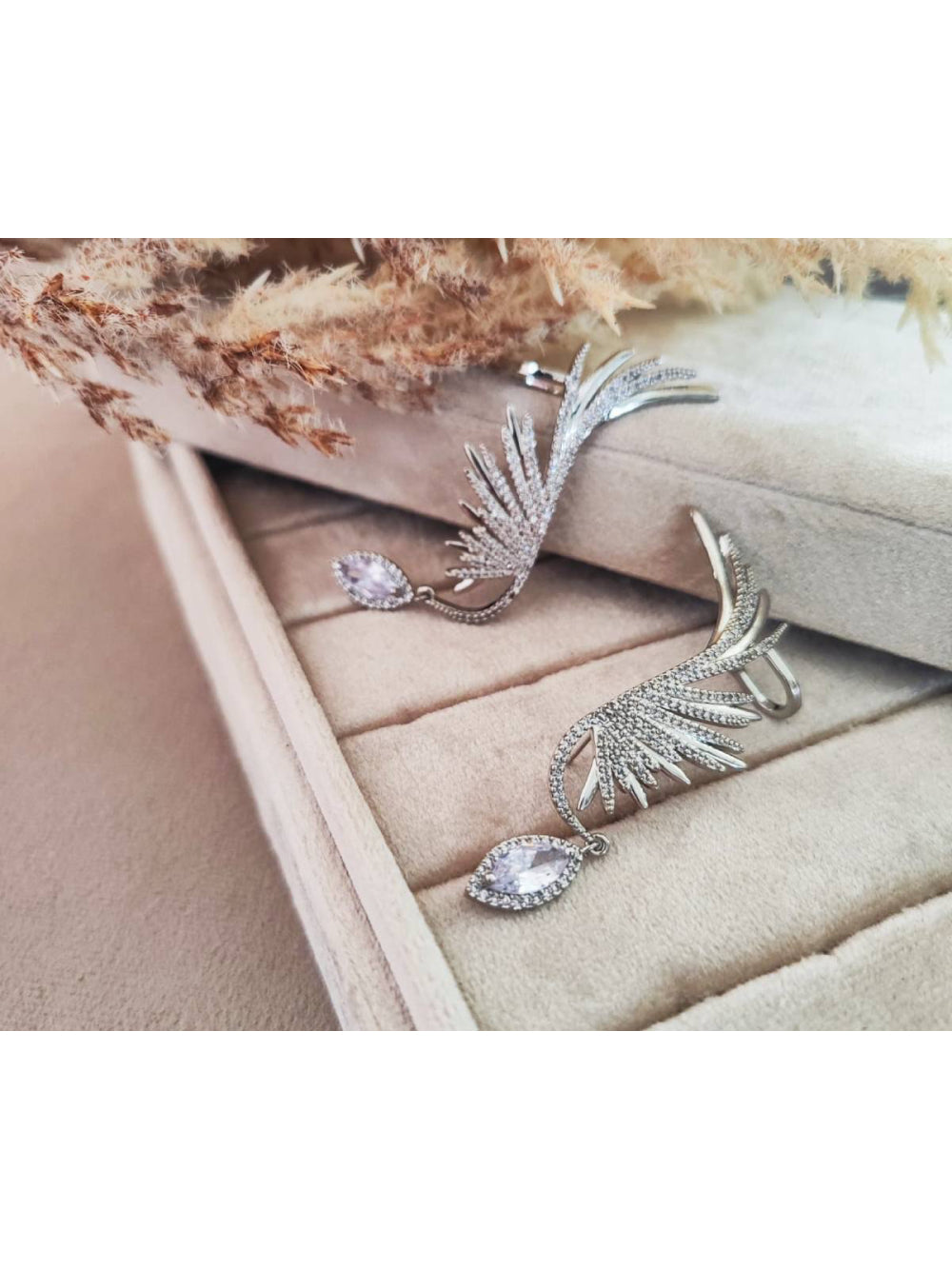 Brinco Ear Cuff Asa de Zircônia e Strass Prata Brilho Festa