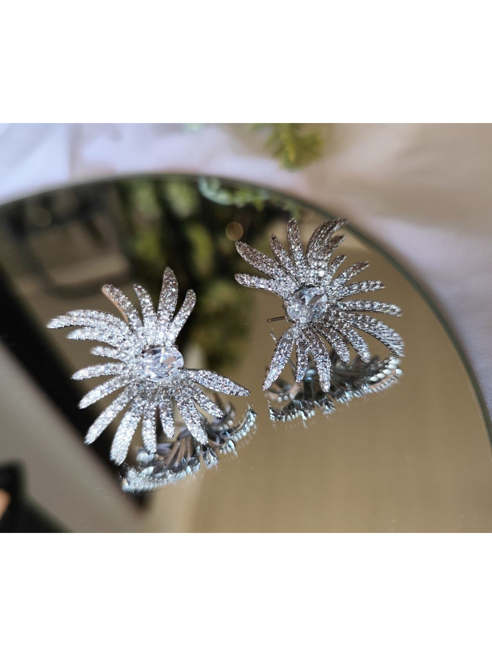 Brinco com Brilho Raios Cravejados Zircônias Festa