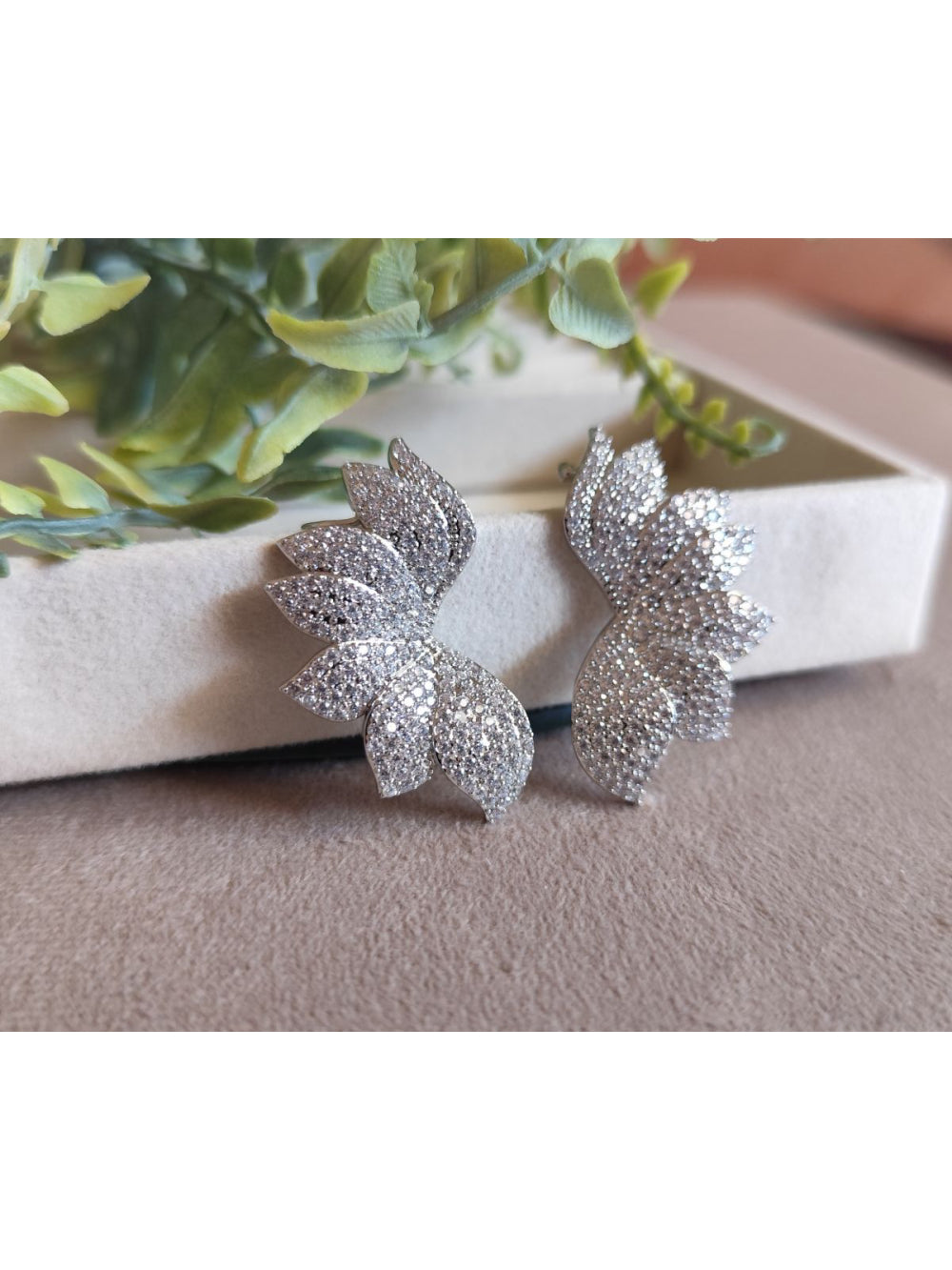 Brinco Ear Cuff Folha Cravejado com Zircônias Noiva e Festa