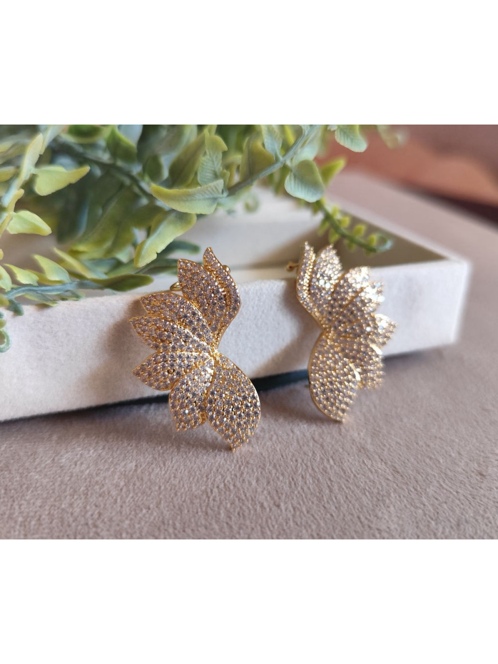Brinco Ear Cuff Folha Cravejado com Zircônias Noiva e Festa