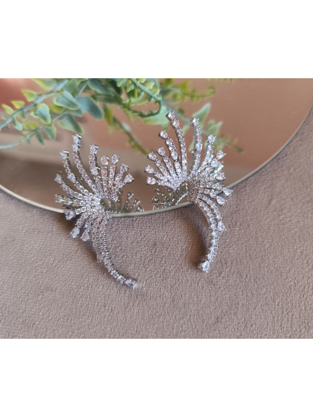 Brinco Ear Cuff Estilo Leque com Gotas de Zircônia Festa