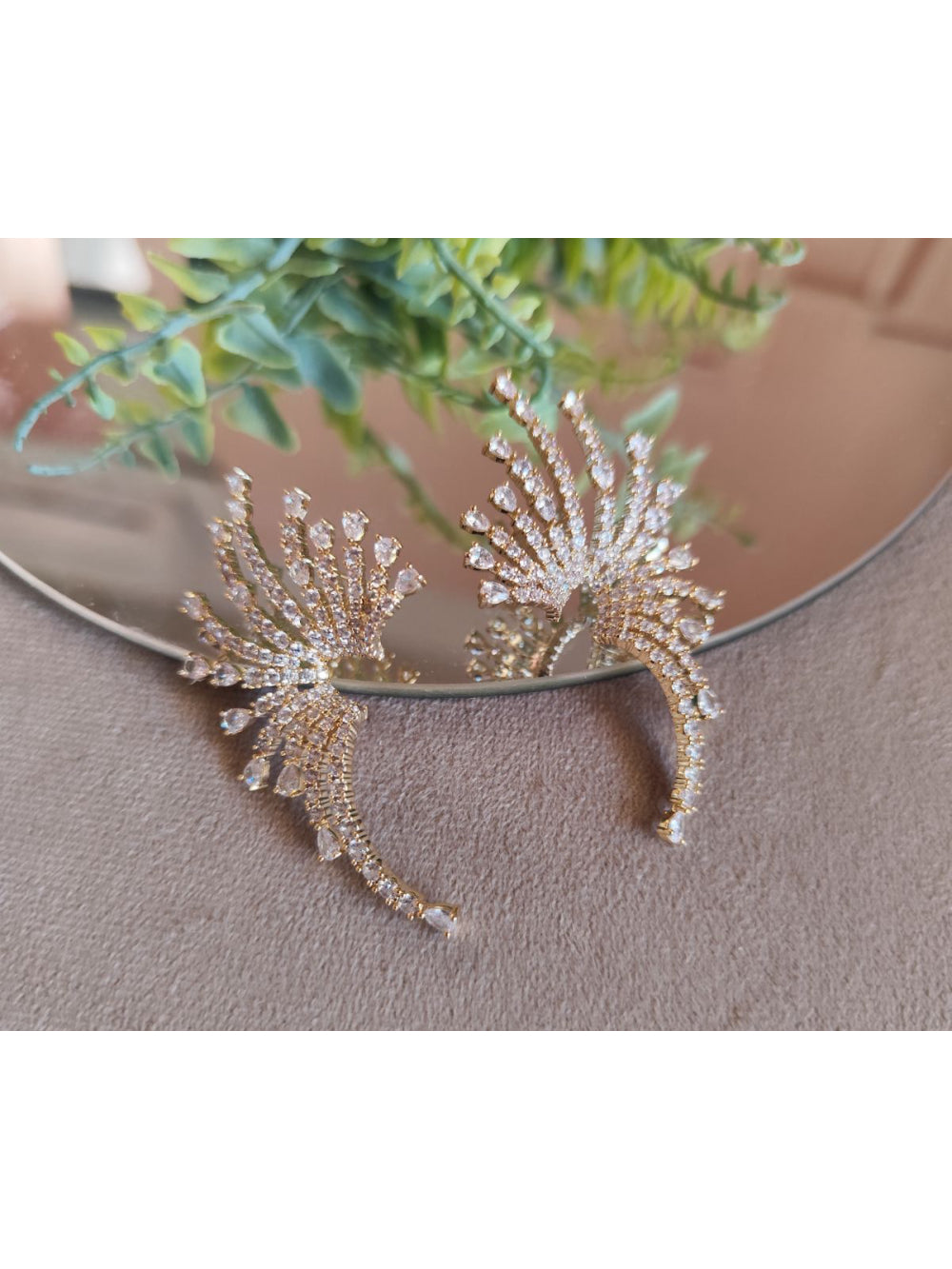 Brinco Ear Cuff Estilo Leque com Gotas de Zircônia Festa