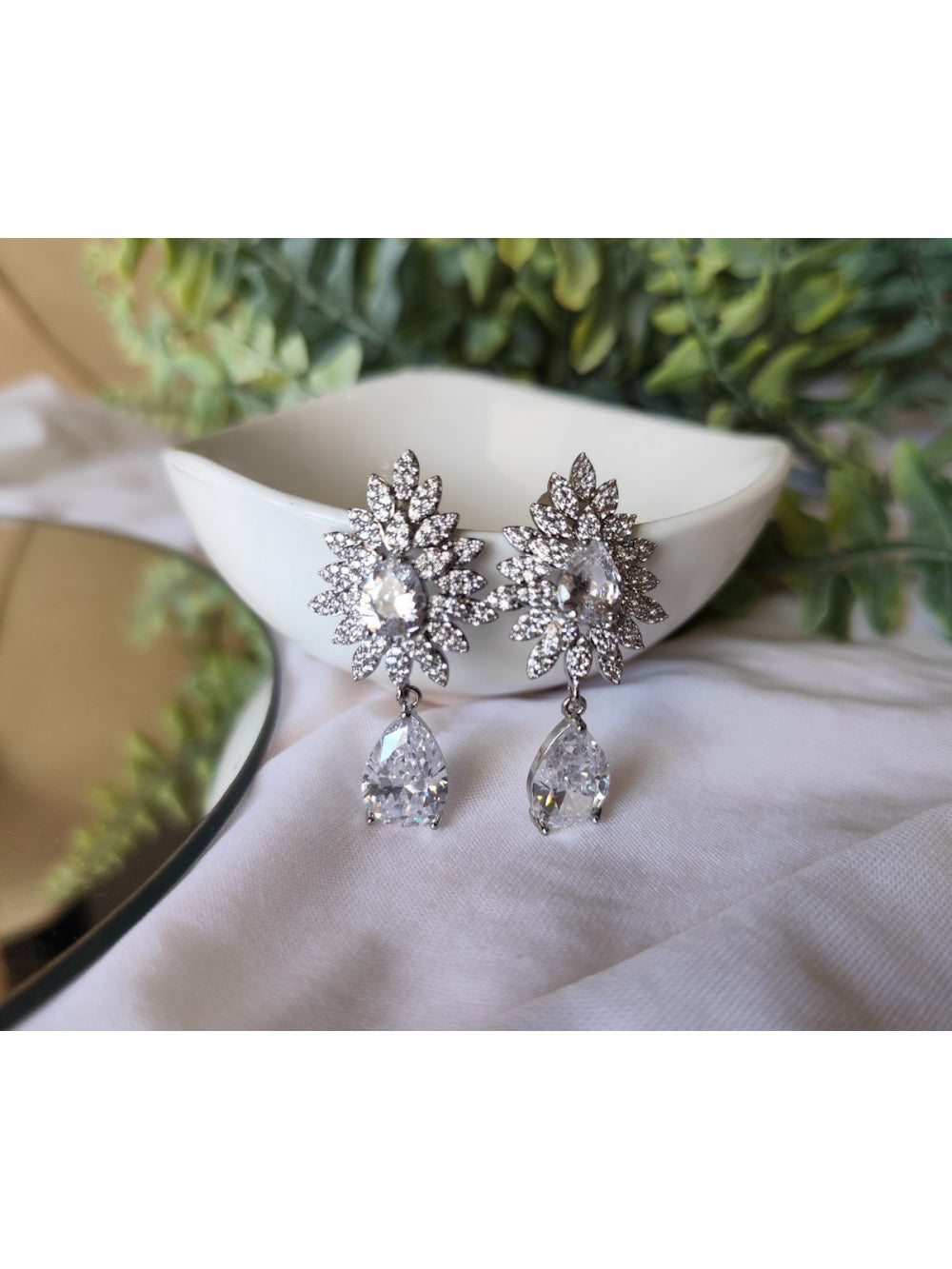 Brinco Noiva Exclusivo com Flor e Gota Cristalina Festa