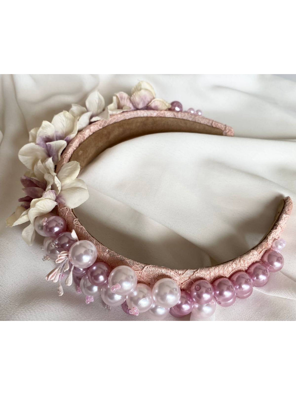 Tiara com Flores e Pérolas Lilás Boho Gestantes Grinalda