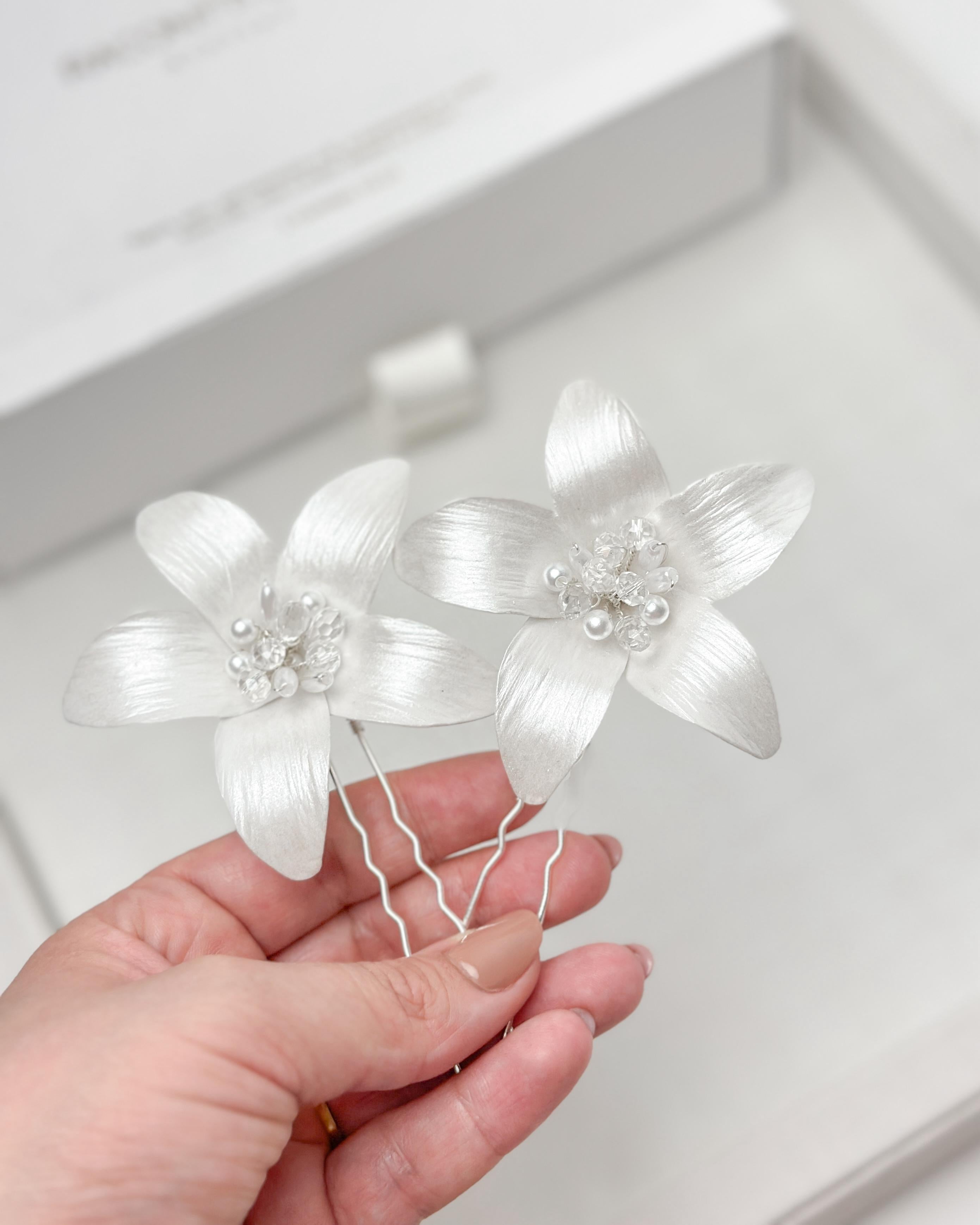 Par Grampo Lírio com Cristais (2 Flores M)