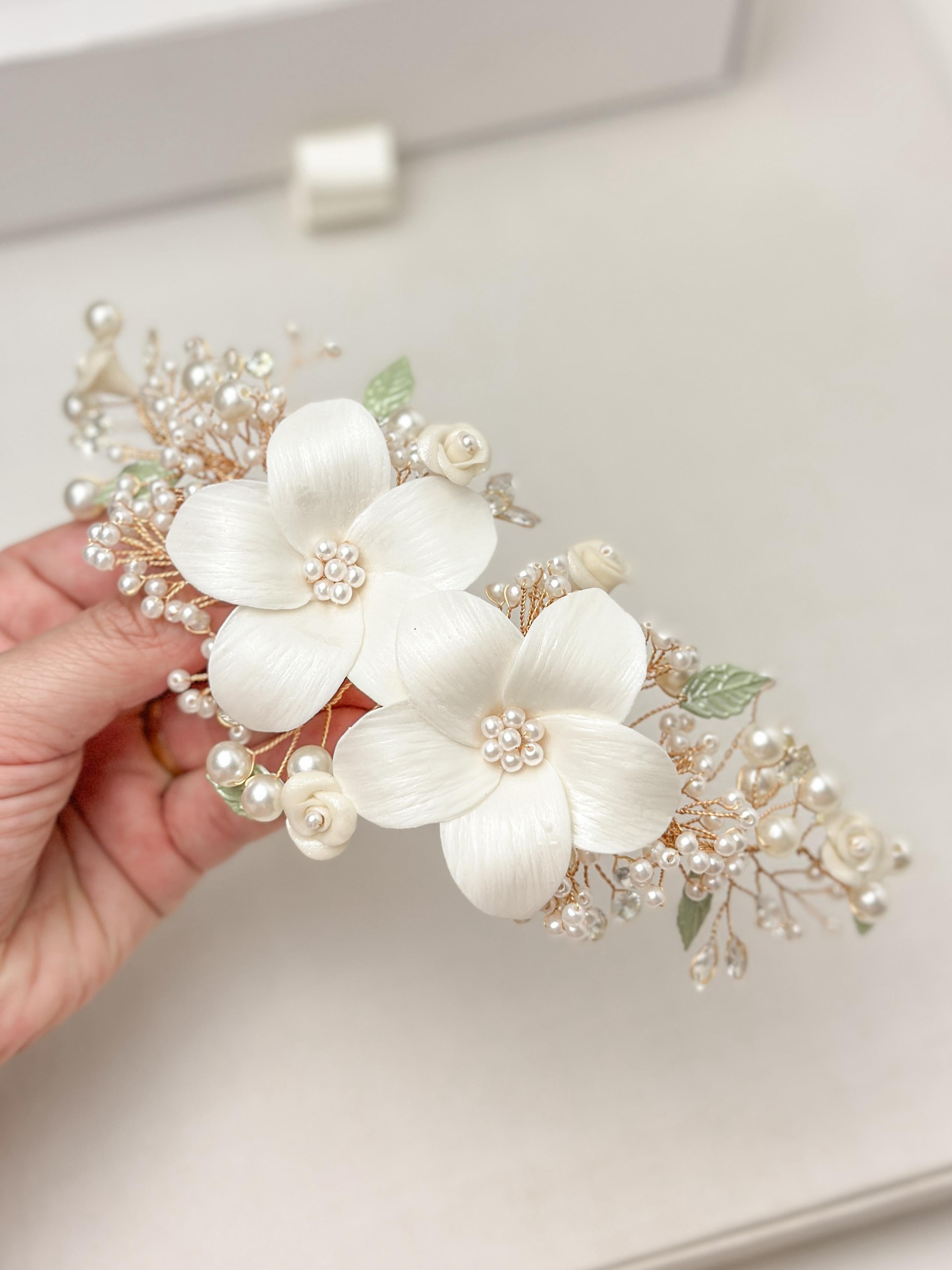 Grinalda Joyce Dourada e Off white Lírios