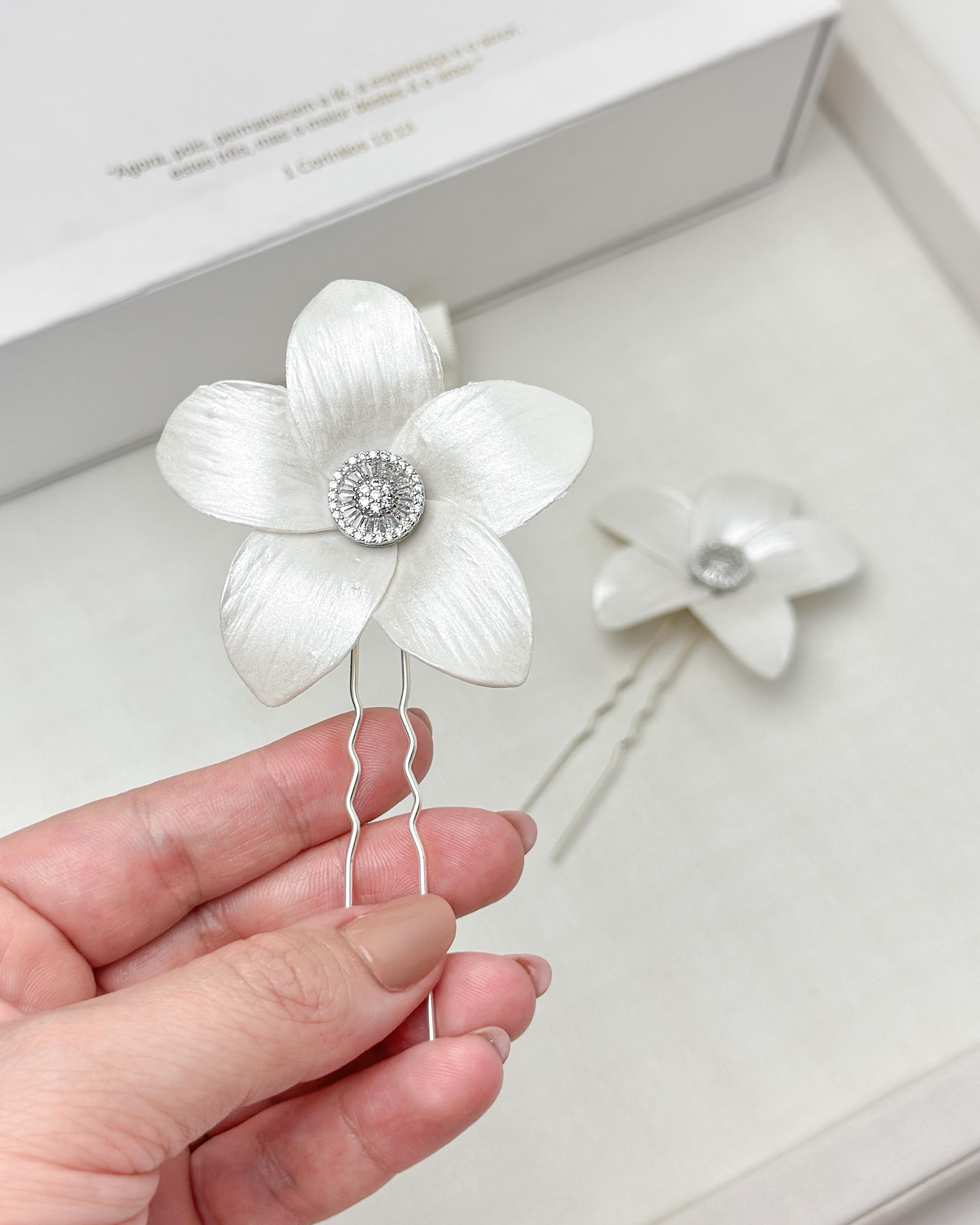 Par Grampo Lírio com Zirconia (2 Flores M)