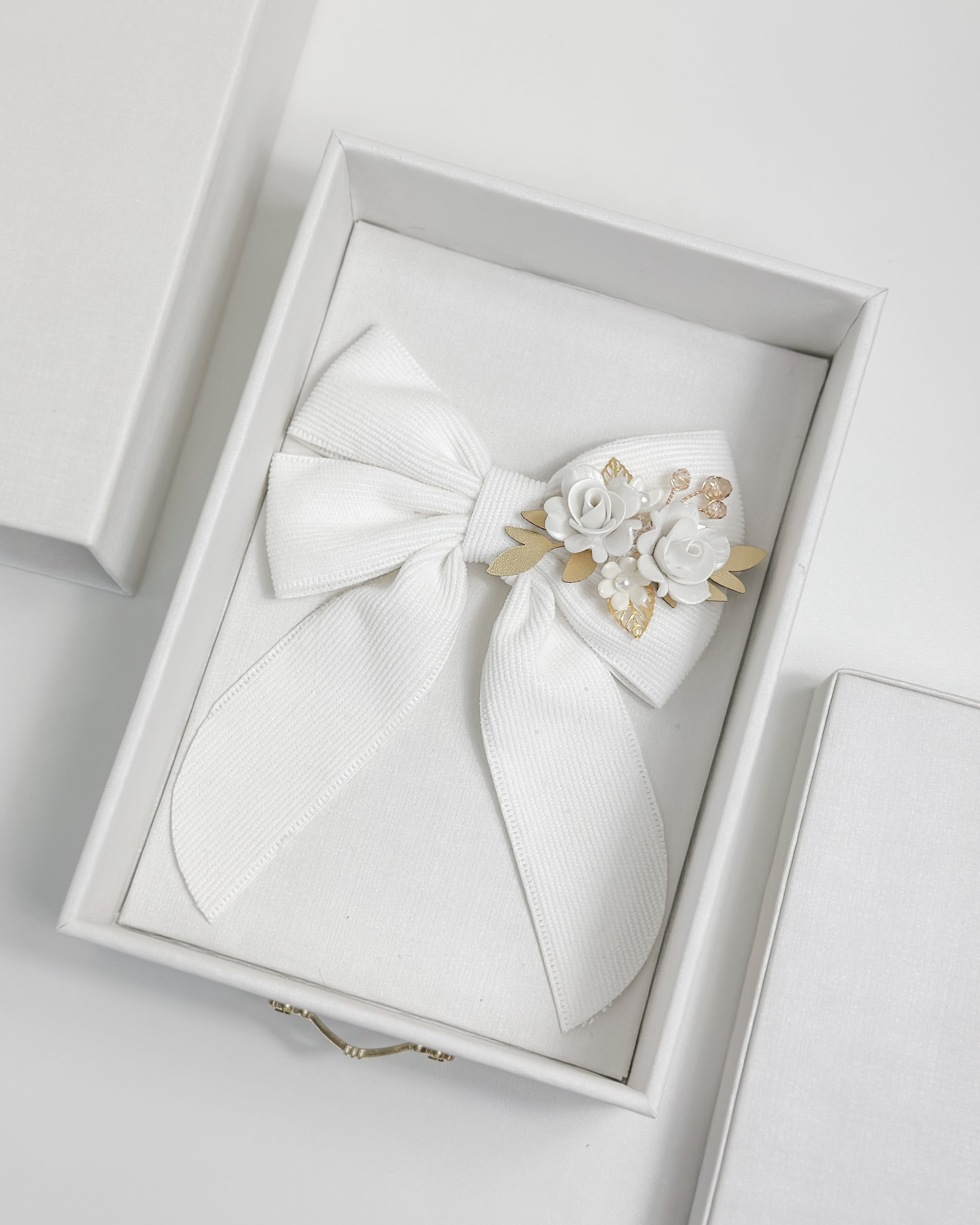 Laço Lara com flores Daminhas