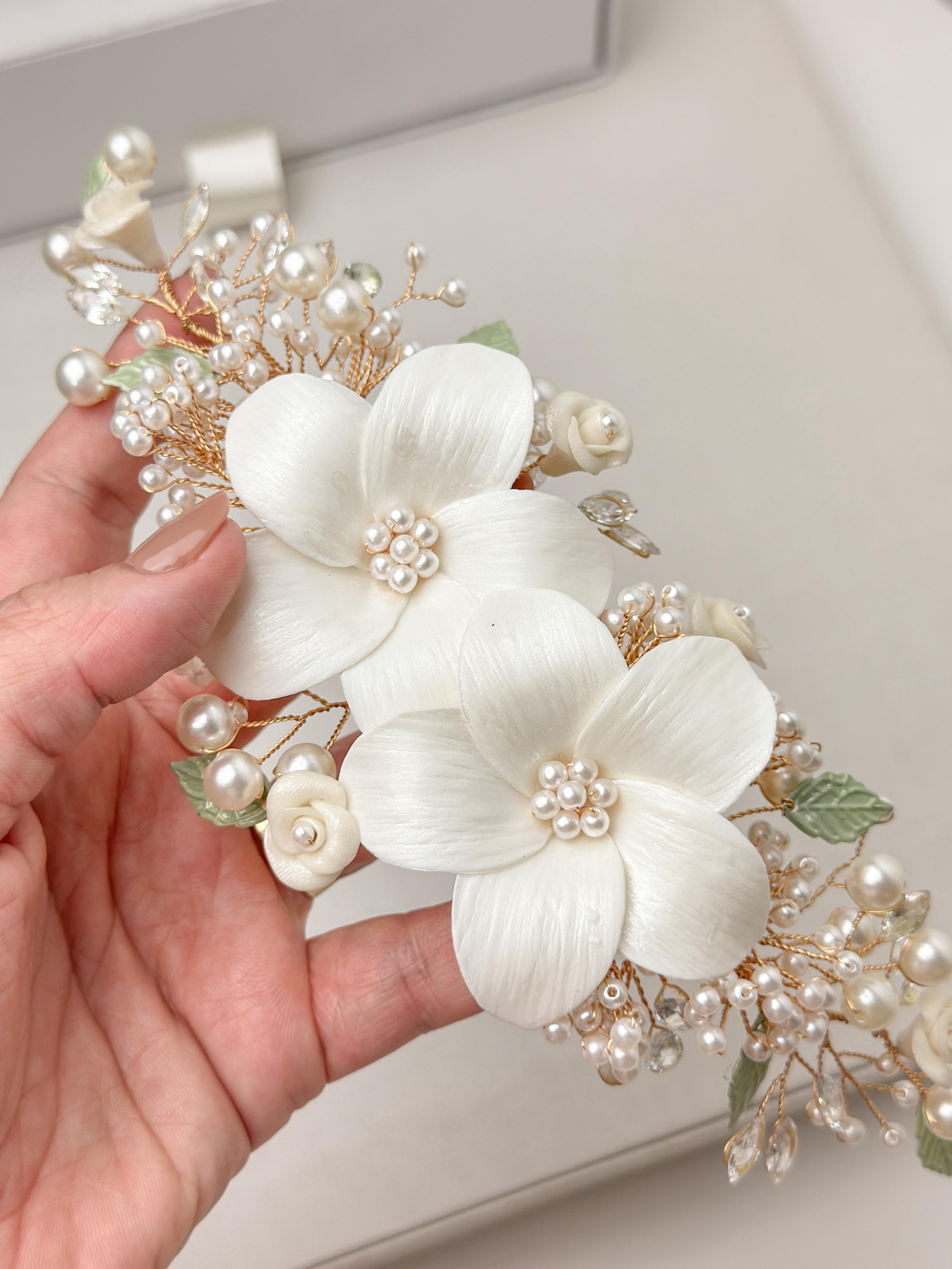 Grinalda Joyce Dourada e Off white Lírios