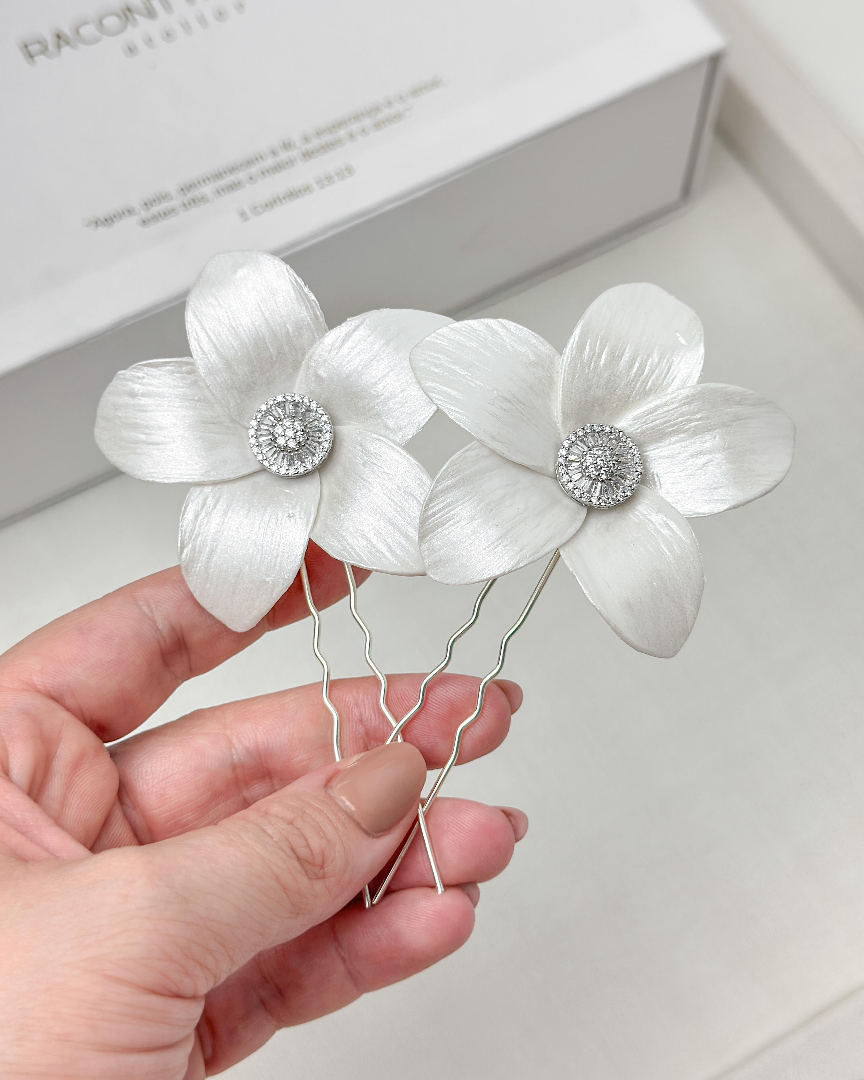 Par Grampo Lírio com Zirconia (2 Flores M)