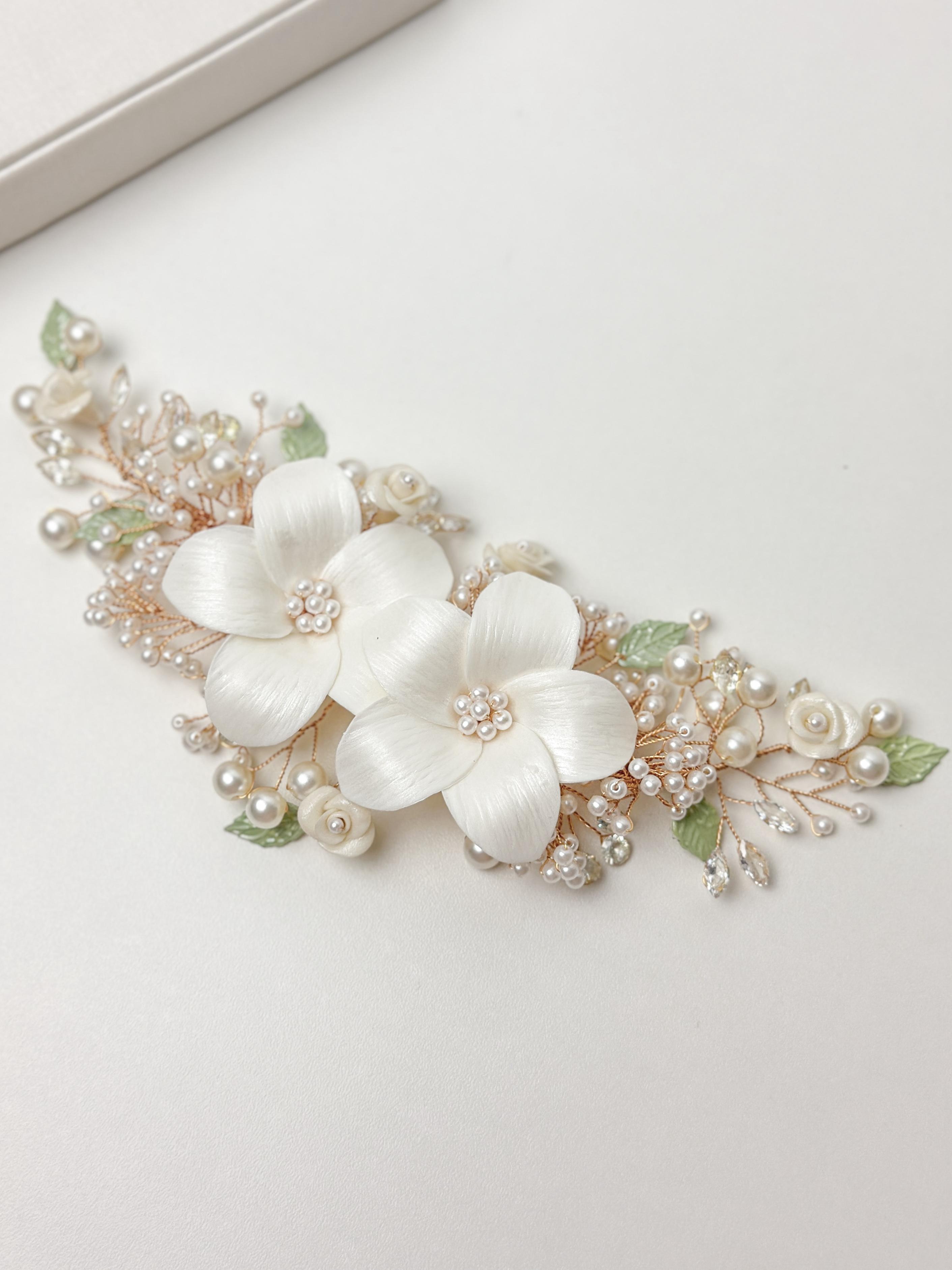 Grinalda Joyce Dourada e Off white Lírios