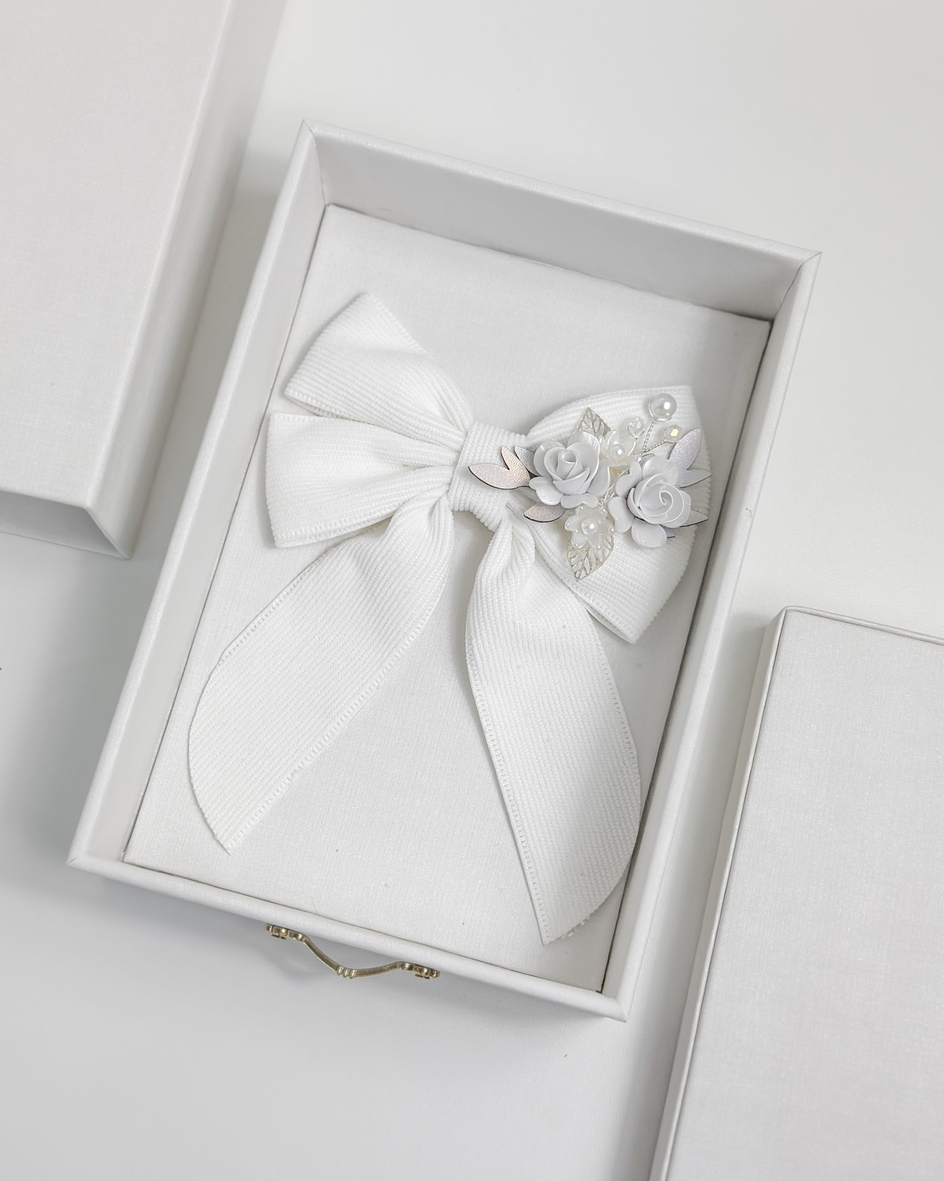 Laço Lara com flores Daminhas