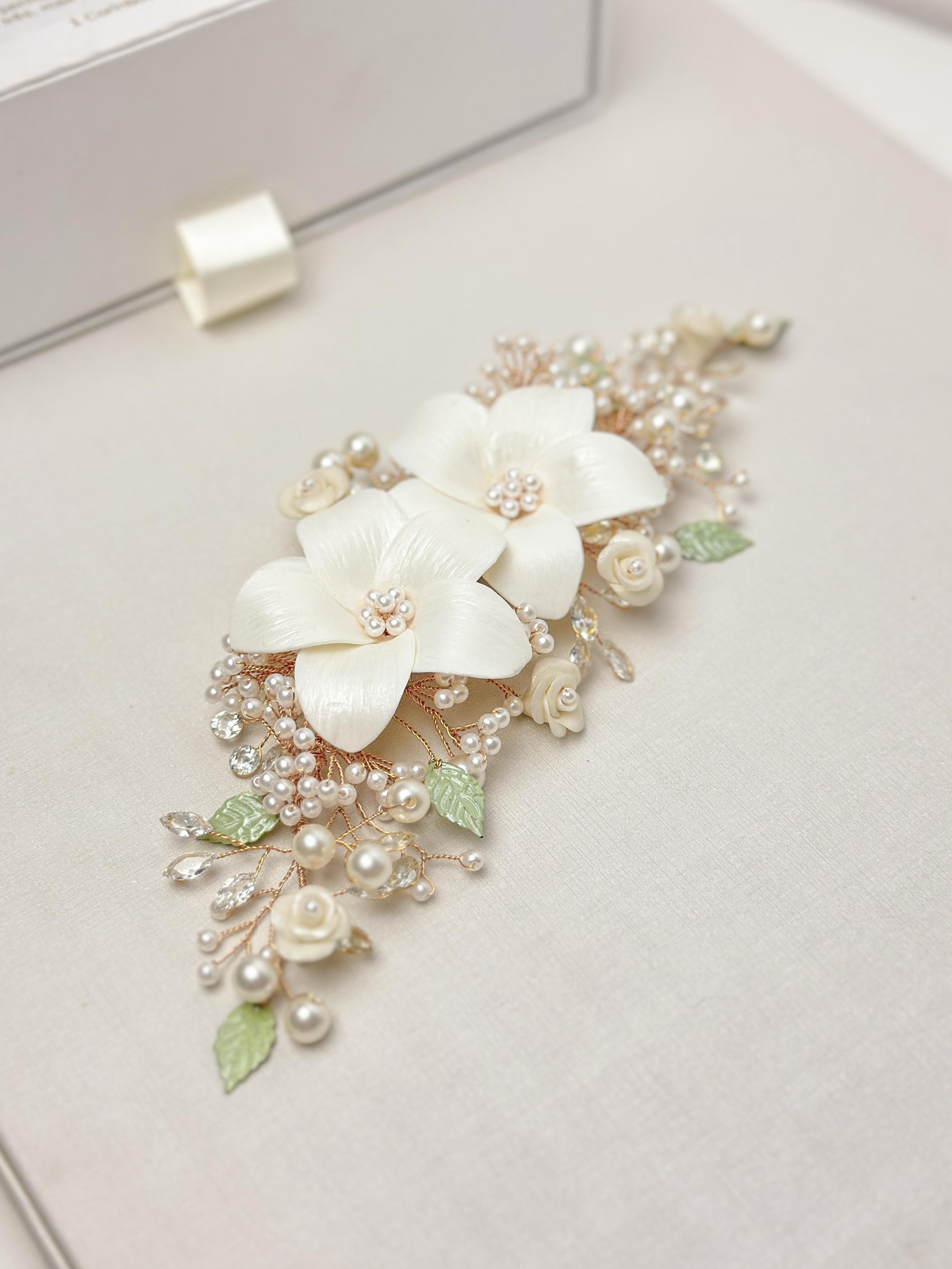 Grinalda Joyce Dourada e Off white Lírios