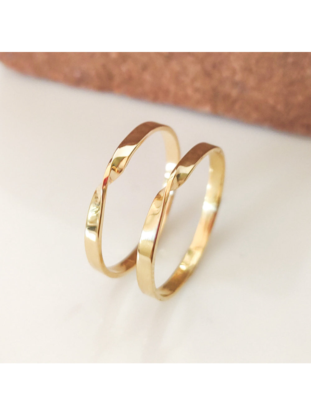 Par Aliança Casamento 2mm Ouro 18K Torcida Neumond Joias