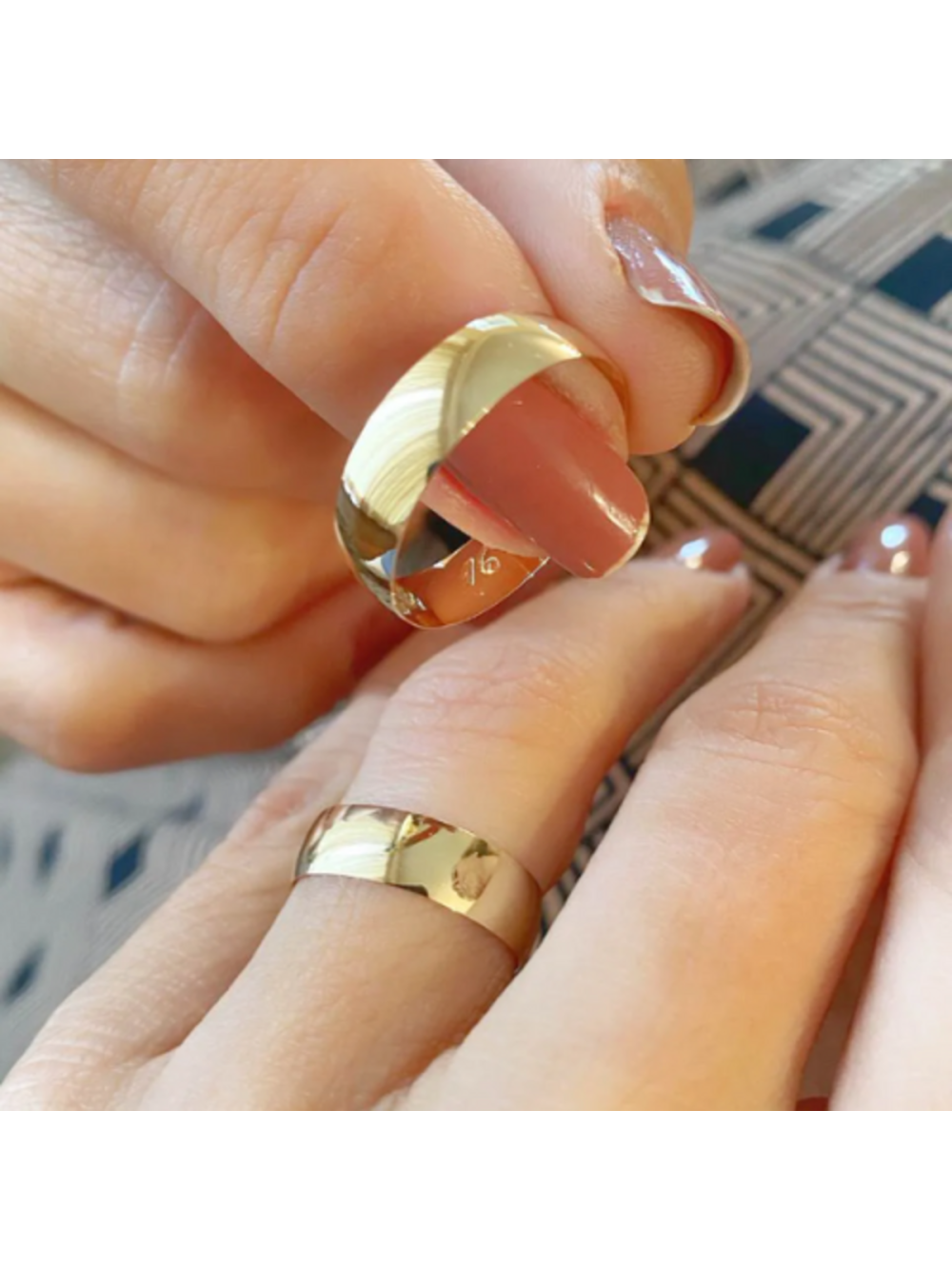 Par Aliança Casamento 5mm Ouro 18K tradicional Abaulada Neumond Joias