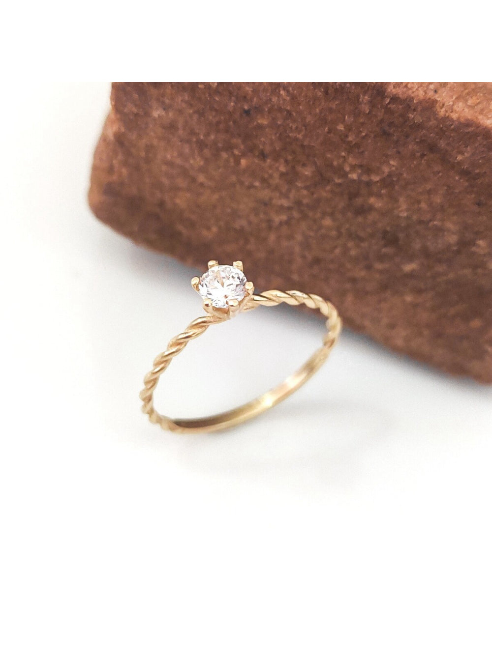 Anel Solitário Twist em Ouro 18K Neumond Joias