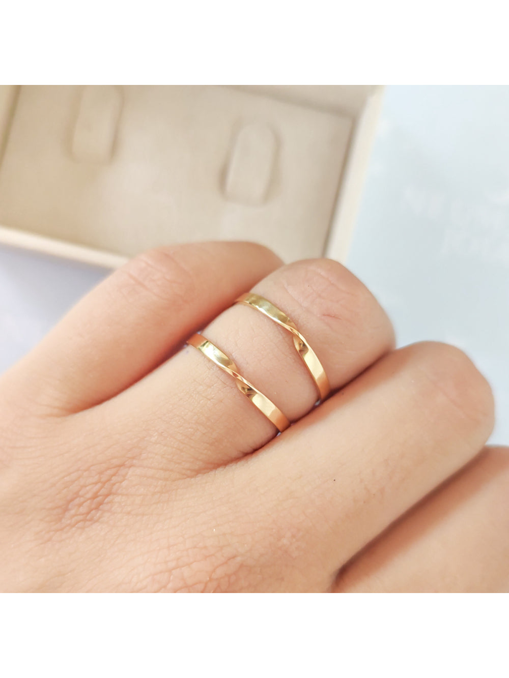 Par Aliança Casamento 2mm Ouro 18K Torcida Neumond Joias