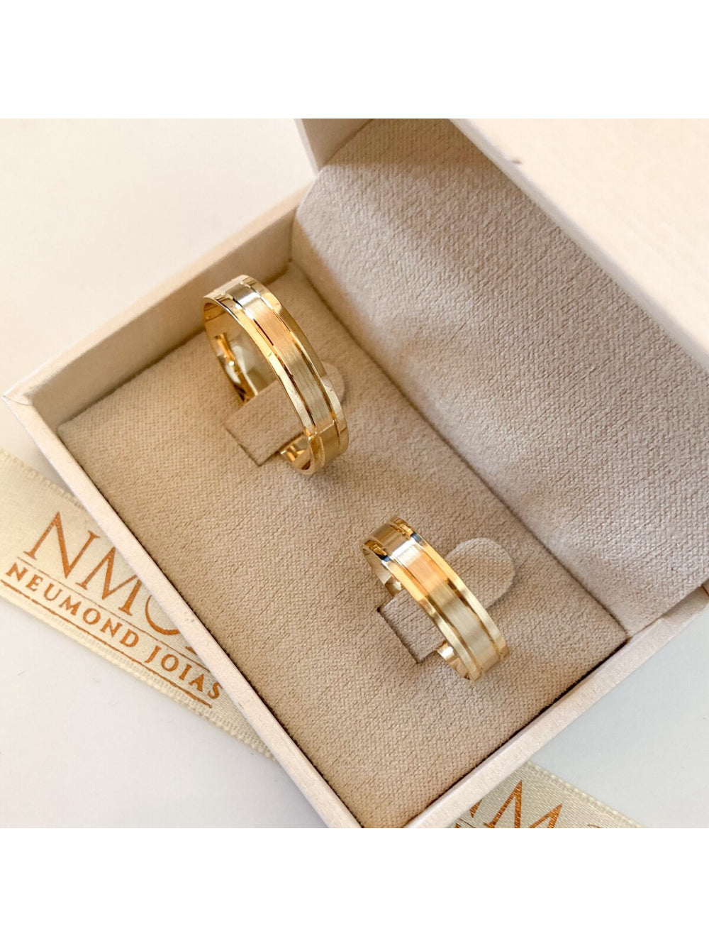 Par Aliança Casamento 5mm Ouro 18K Tulipa Neumond Joias