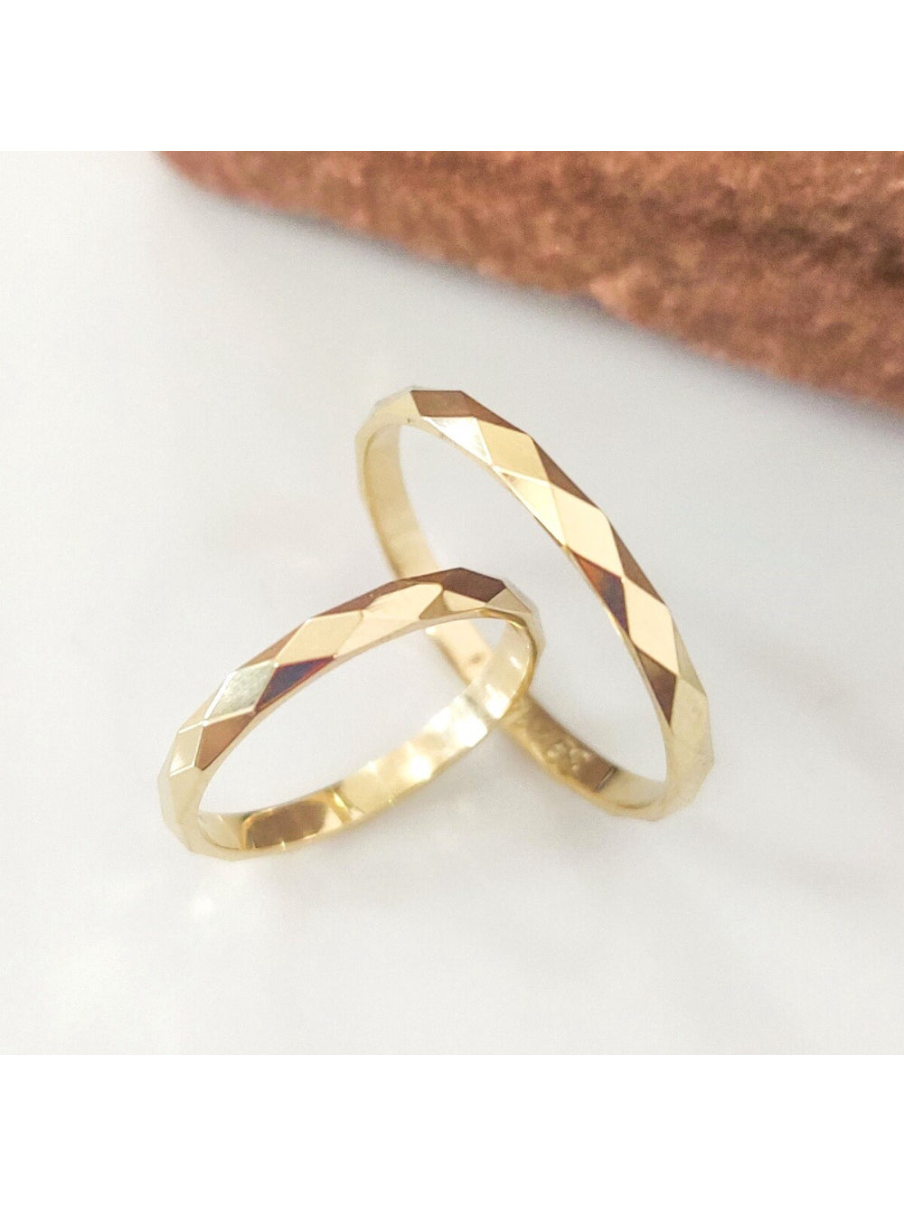 Par Aliança Casamento 2mm Ouro 18k Facetada Prisma Neumond Joias