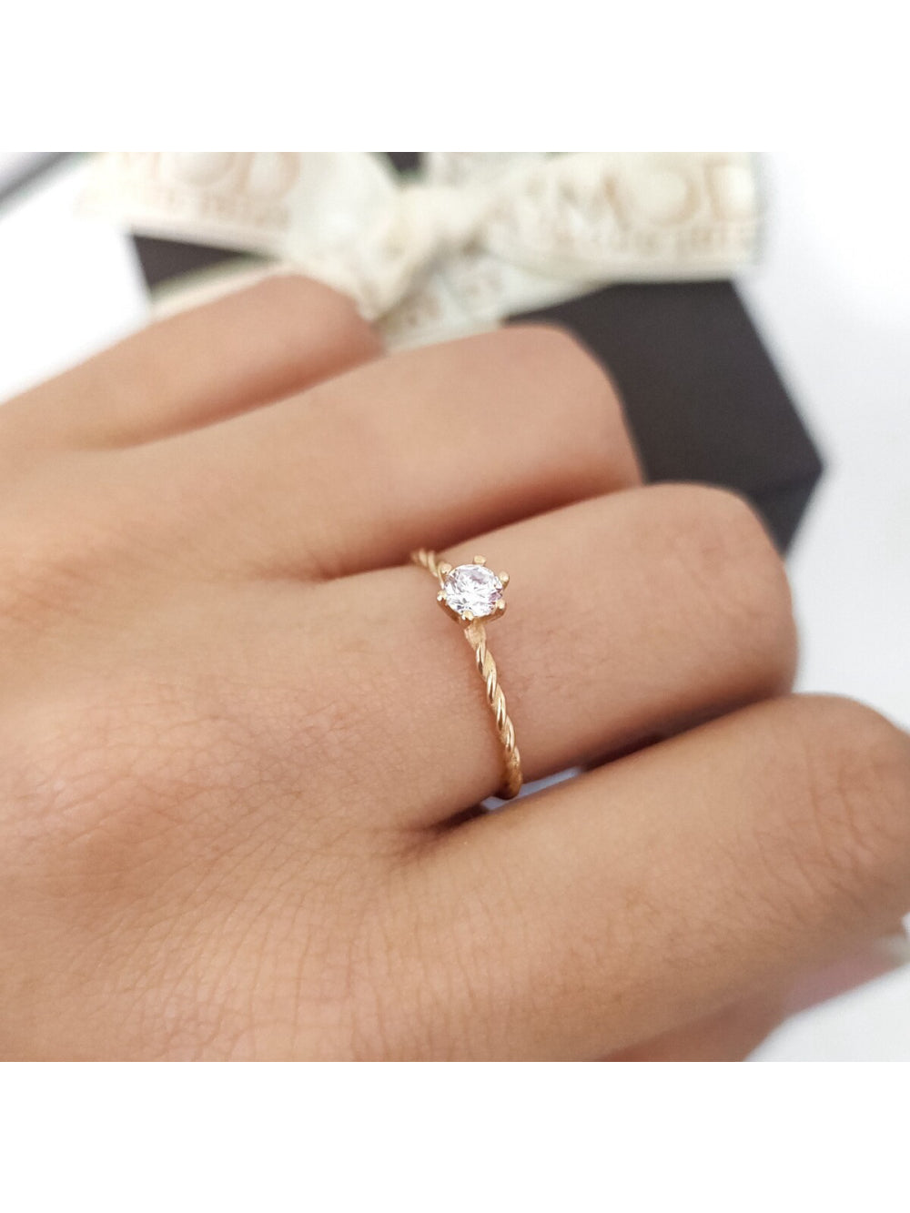 Anel Solitário Twist em Ouro 18K Neumond Joias