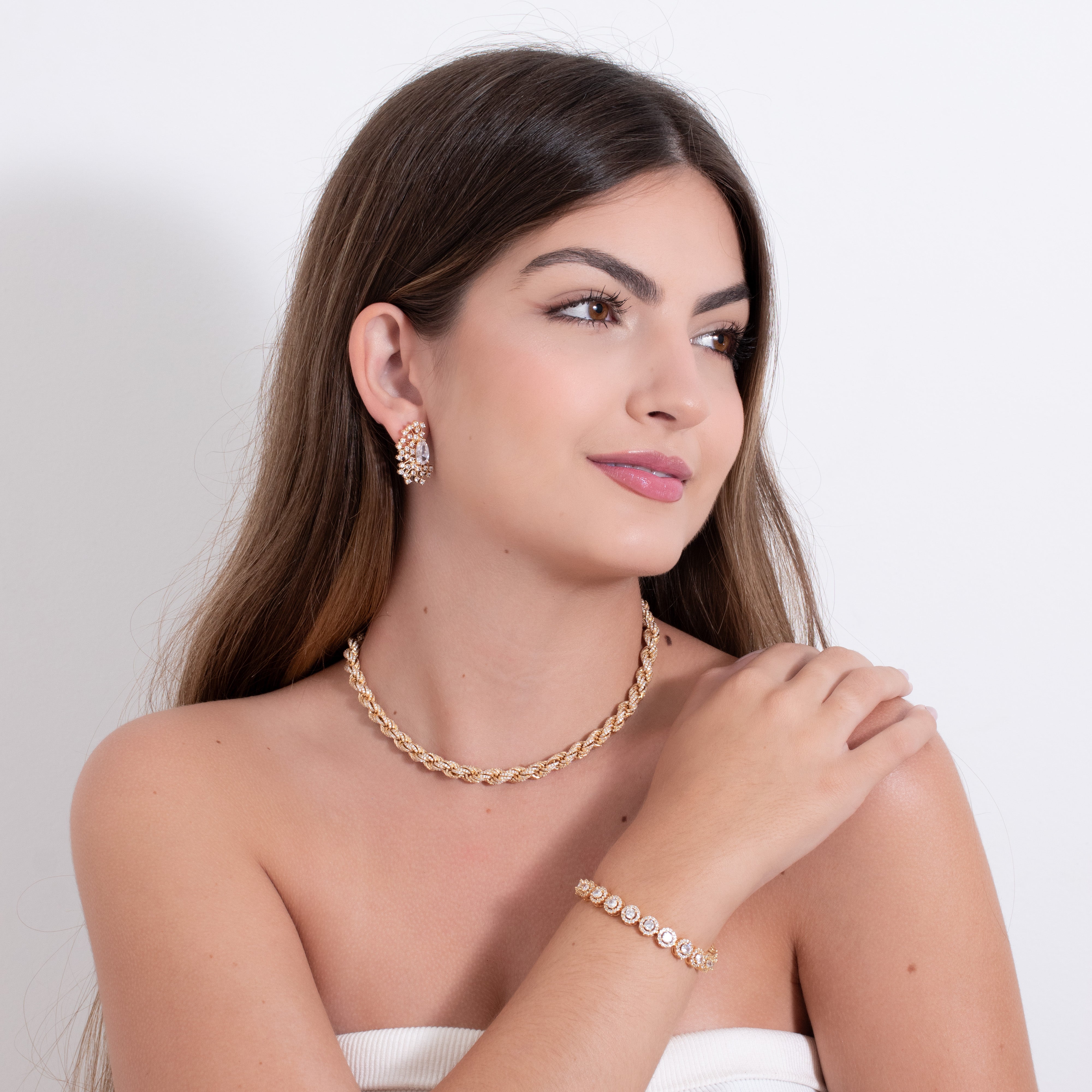 Colar Torcido luxo Reluzente