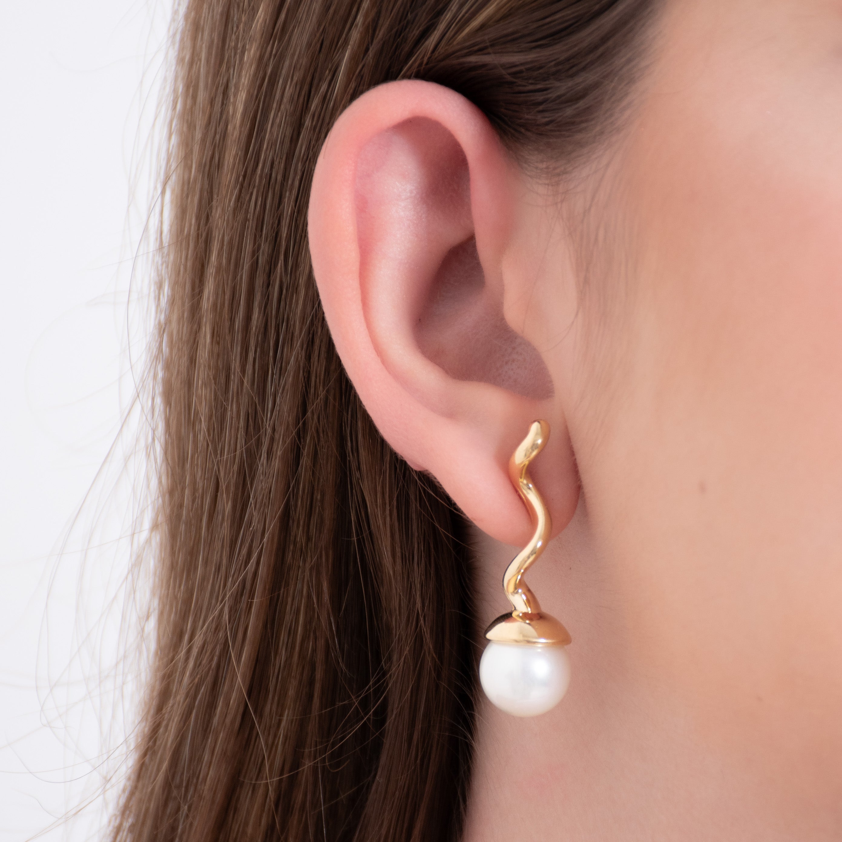 Brinco Espiral Pérola Reluzente