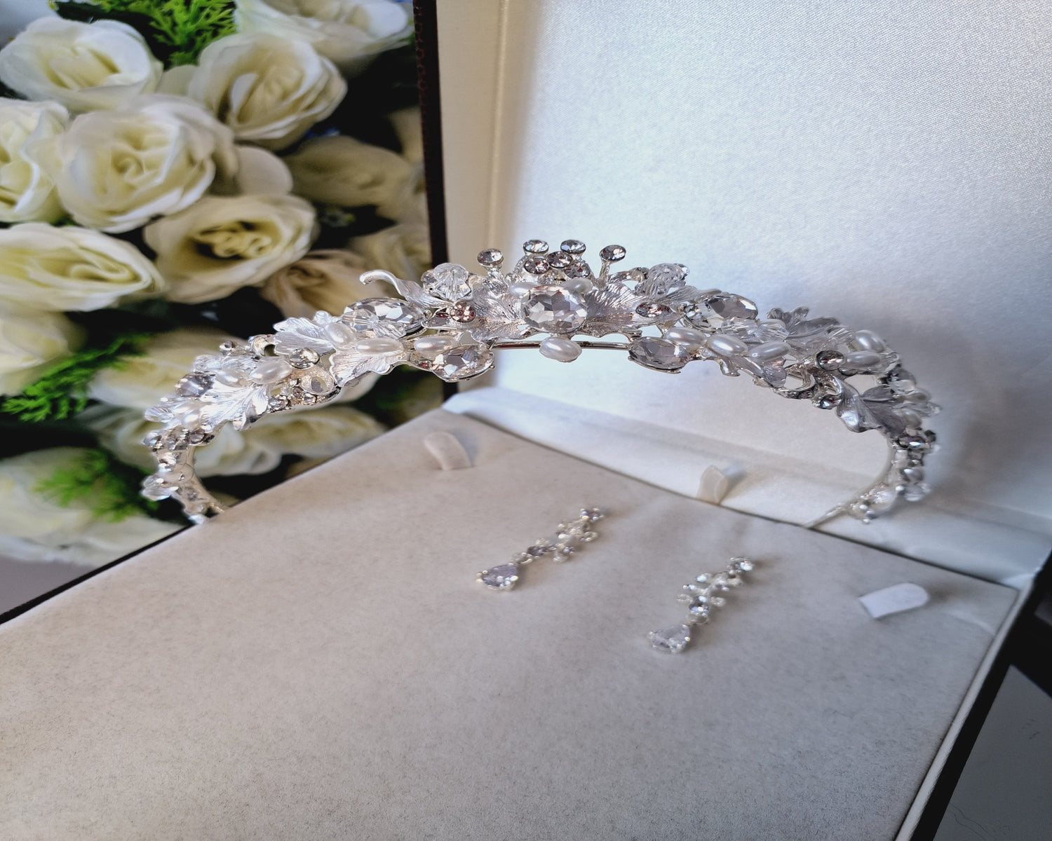 Coroa de Noiva Tiara Floral Isabella Bride Boutique