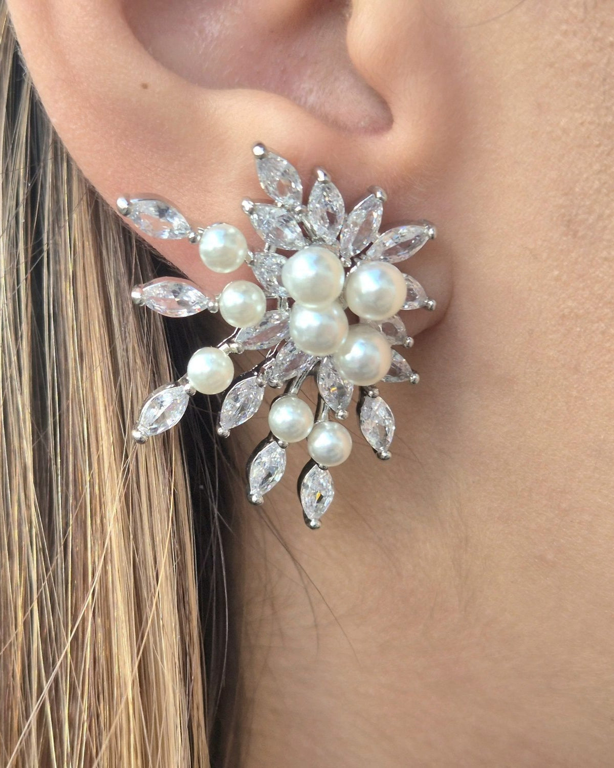 Brinco para Noiva Bride to Be de Pérolas e Zircônias Narcisa Acessórios