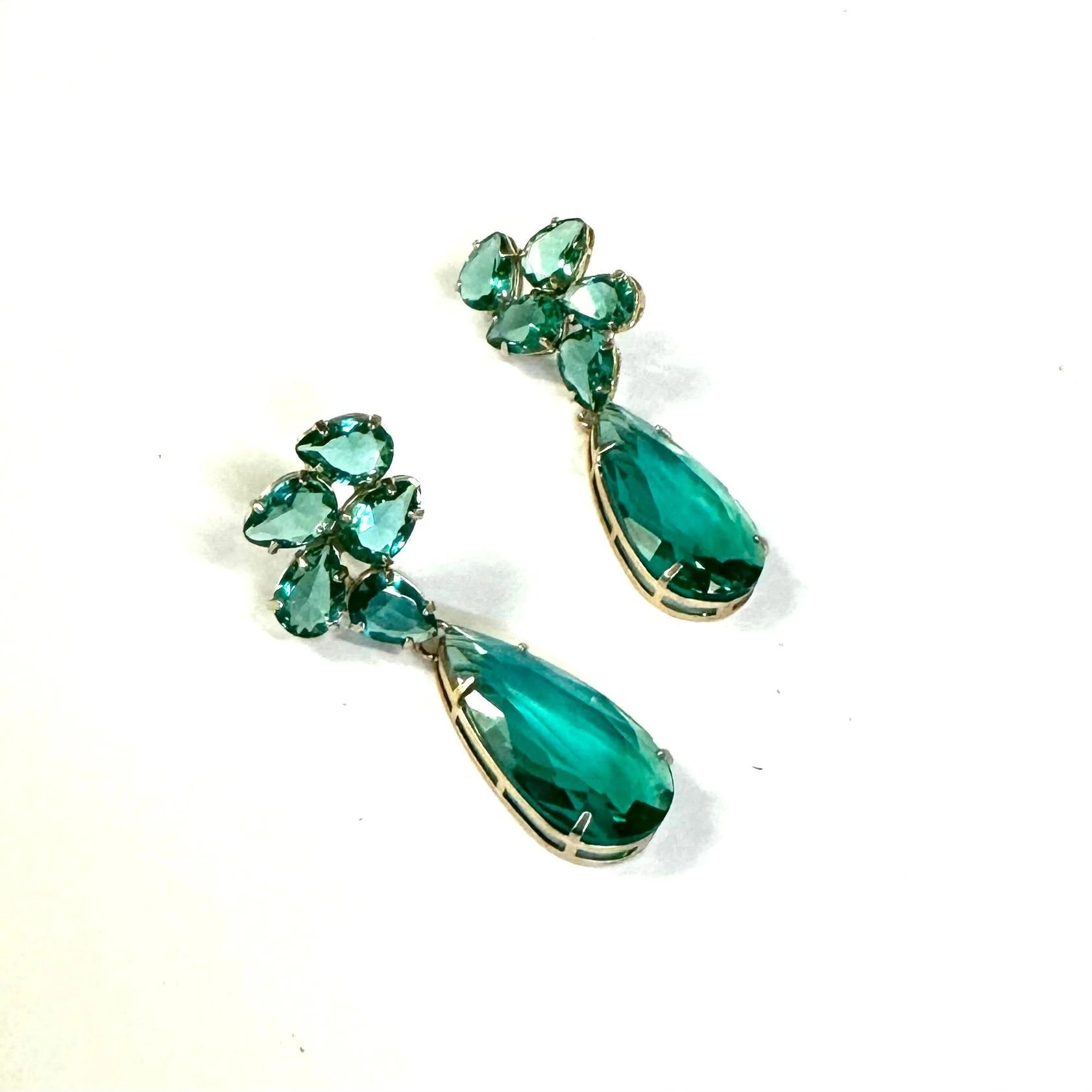 Brinco Bouquet Cristal Verde e Banho de Ouro 18K | Yuriko Semijóias
