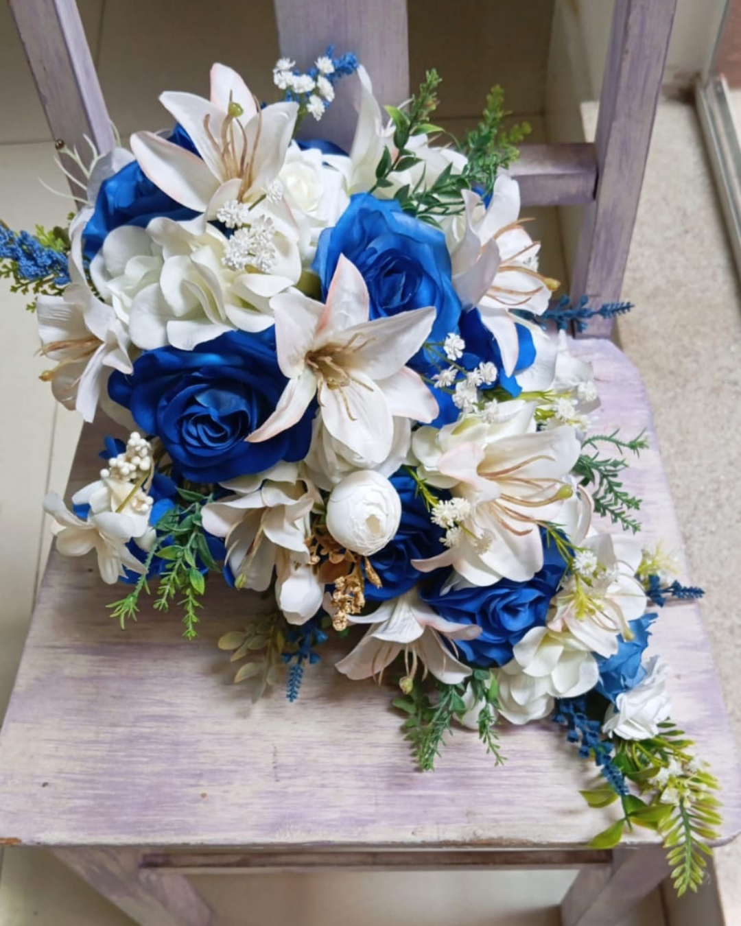 Kit Buquê Cascata Azul Royal e Lapela Noivinha Flor