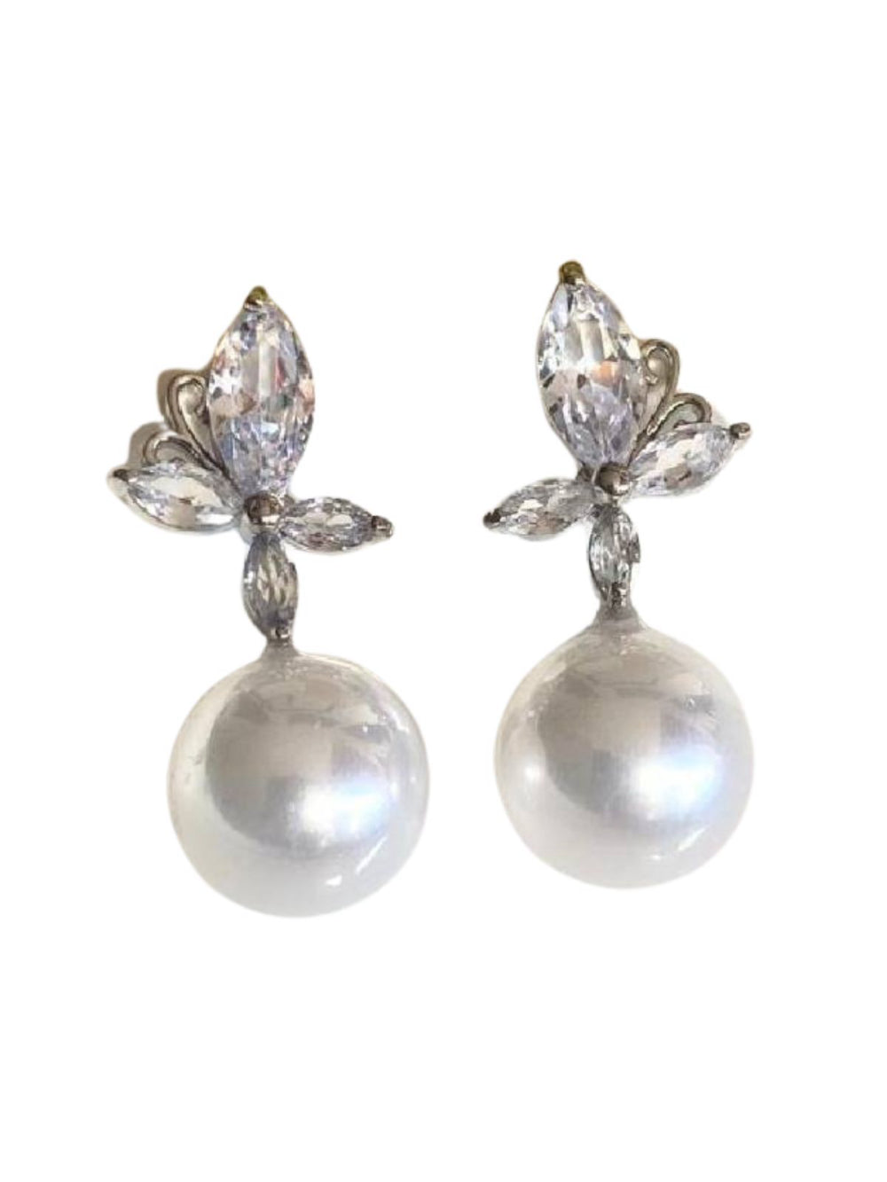 Brinco Pérola Média com Borboleta Zircônia Prata Bijuteria