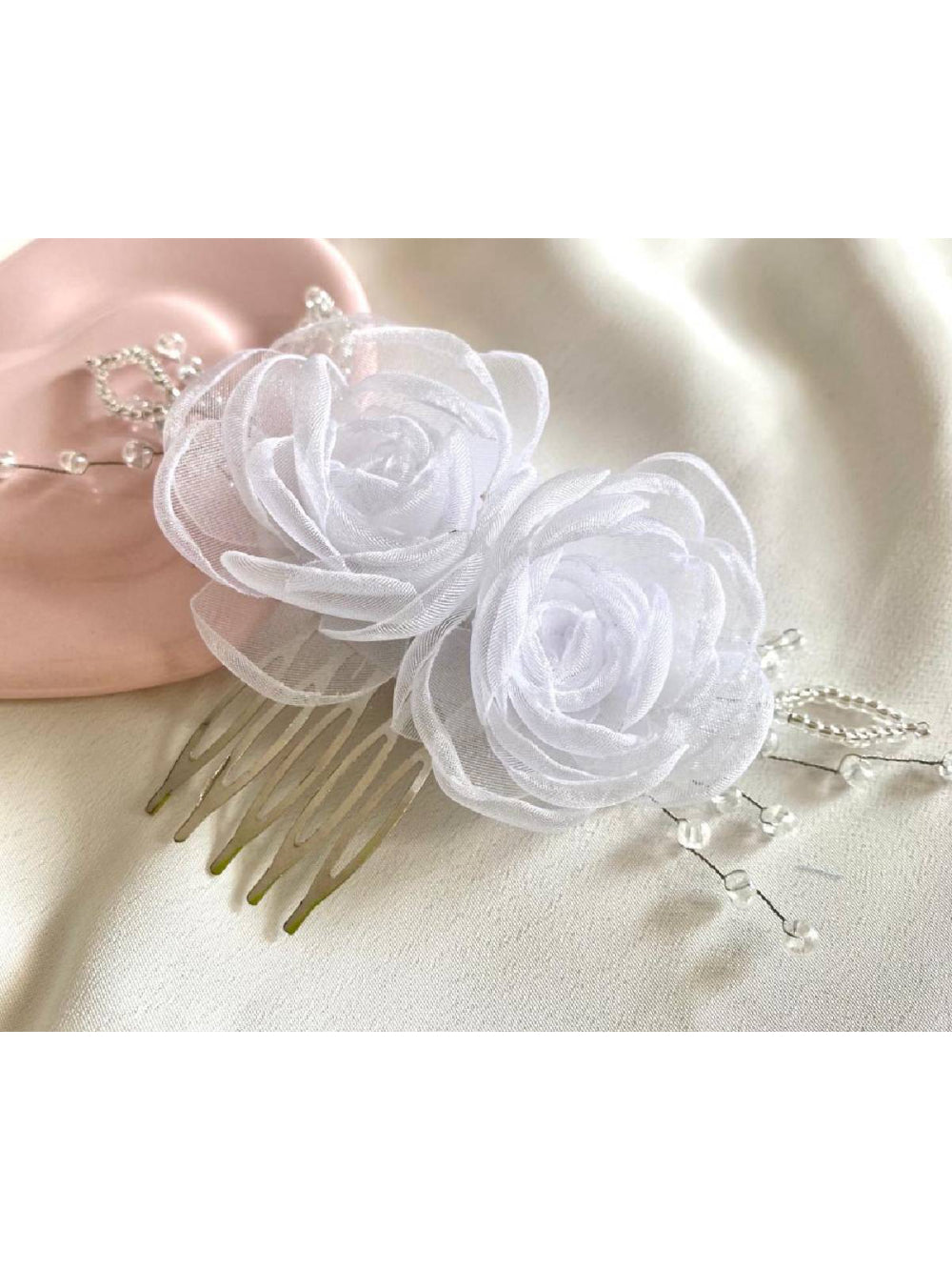 Enfeite de Cabelo Camélia de Organza e Miçangas para Noivas