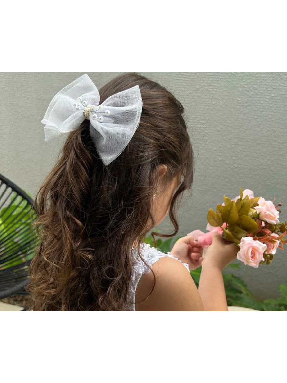 Laço de Tule Branco com Pérolas para Noivas Daminhas
