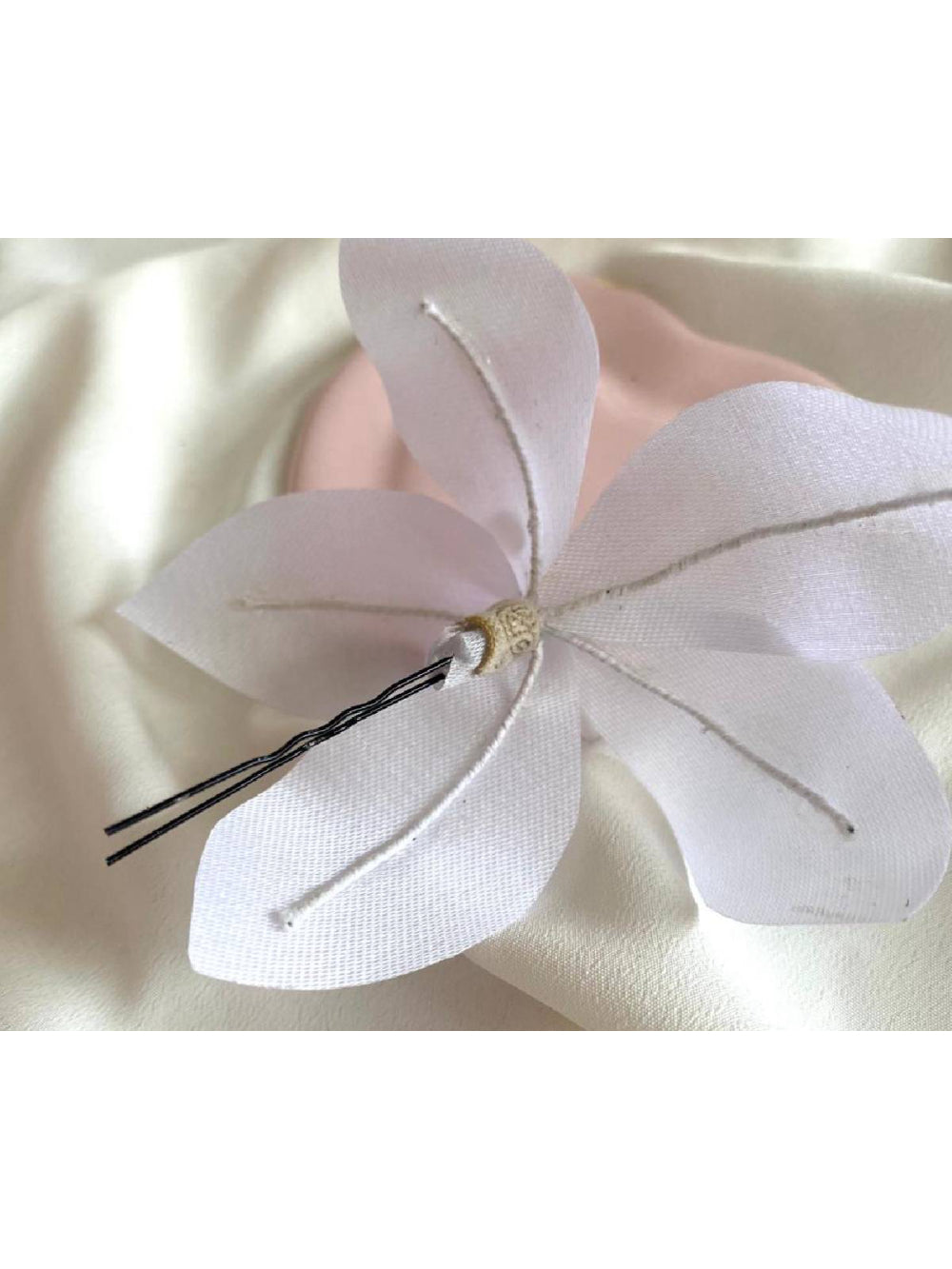 Arranjo de Cabelo Flor Lírio Grande Branco para Noivas