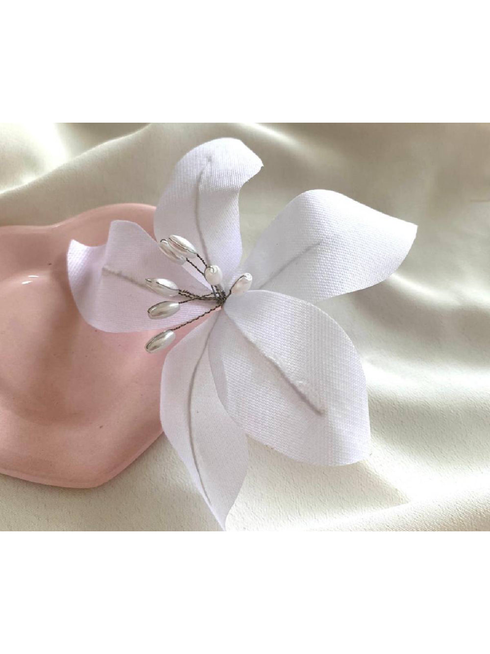Arranjo de Cabelo Flor Lírio Grande Branco para Noivas