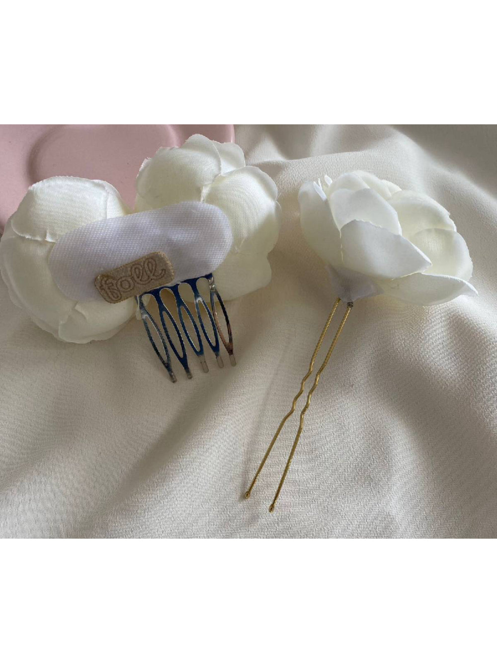 Arranjo De Cabelo Pente Flores Brancas + 1 Grampo Para Noiva