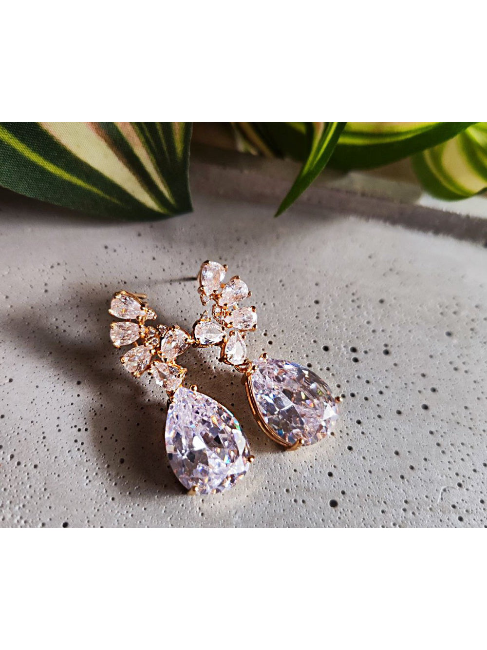 Brincos Zircônia Cravejada Gota Dourado Brilho Festas