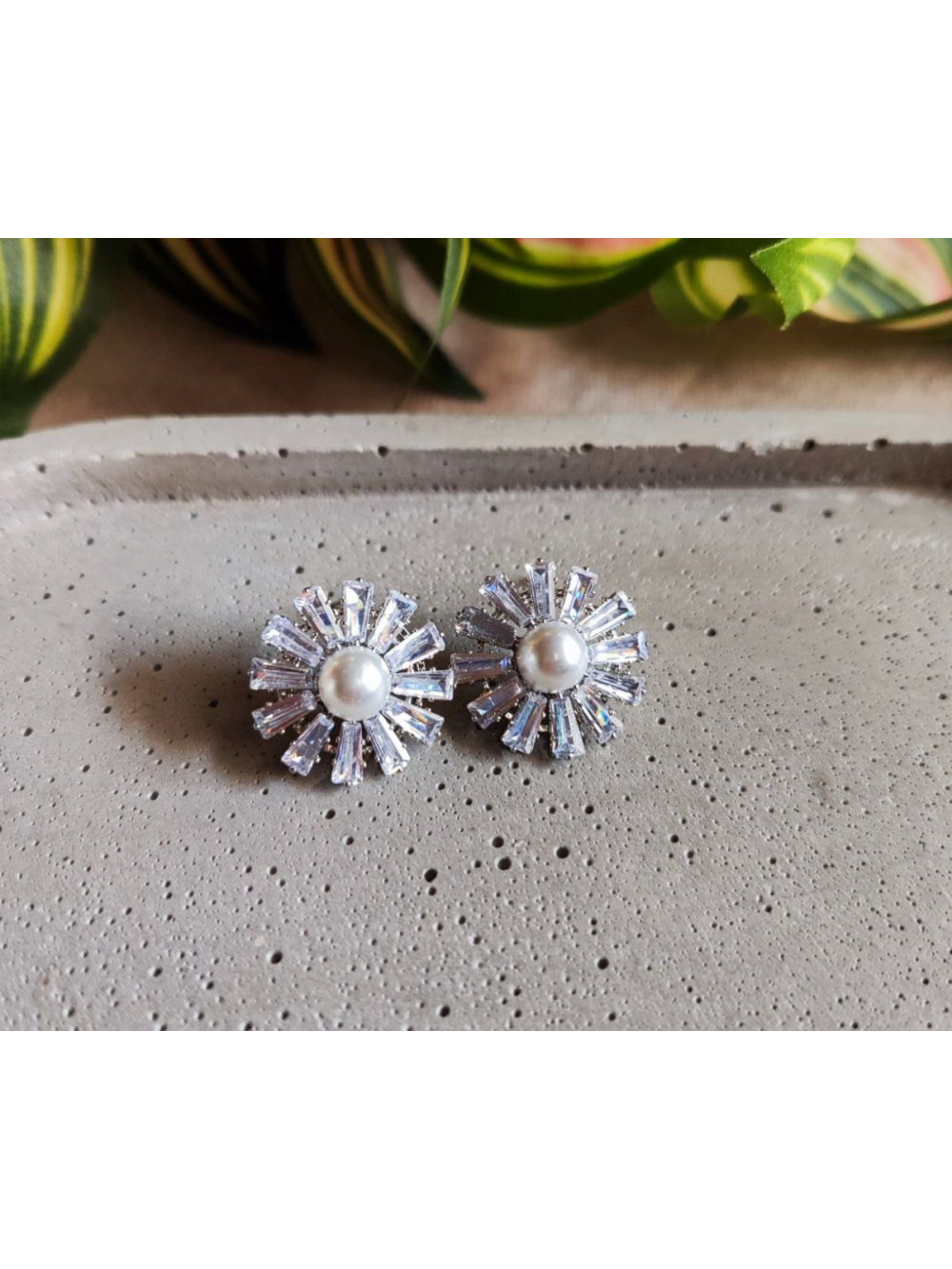 Brinco Noiva Redondo Cravejado Prateado Delicado Brilho