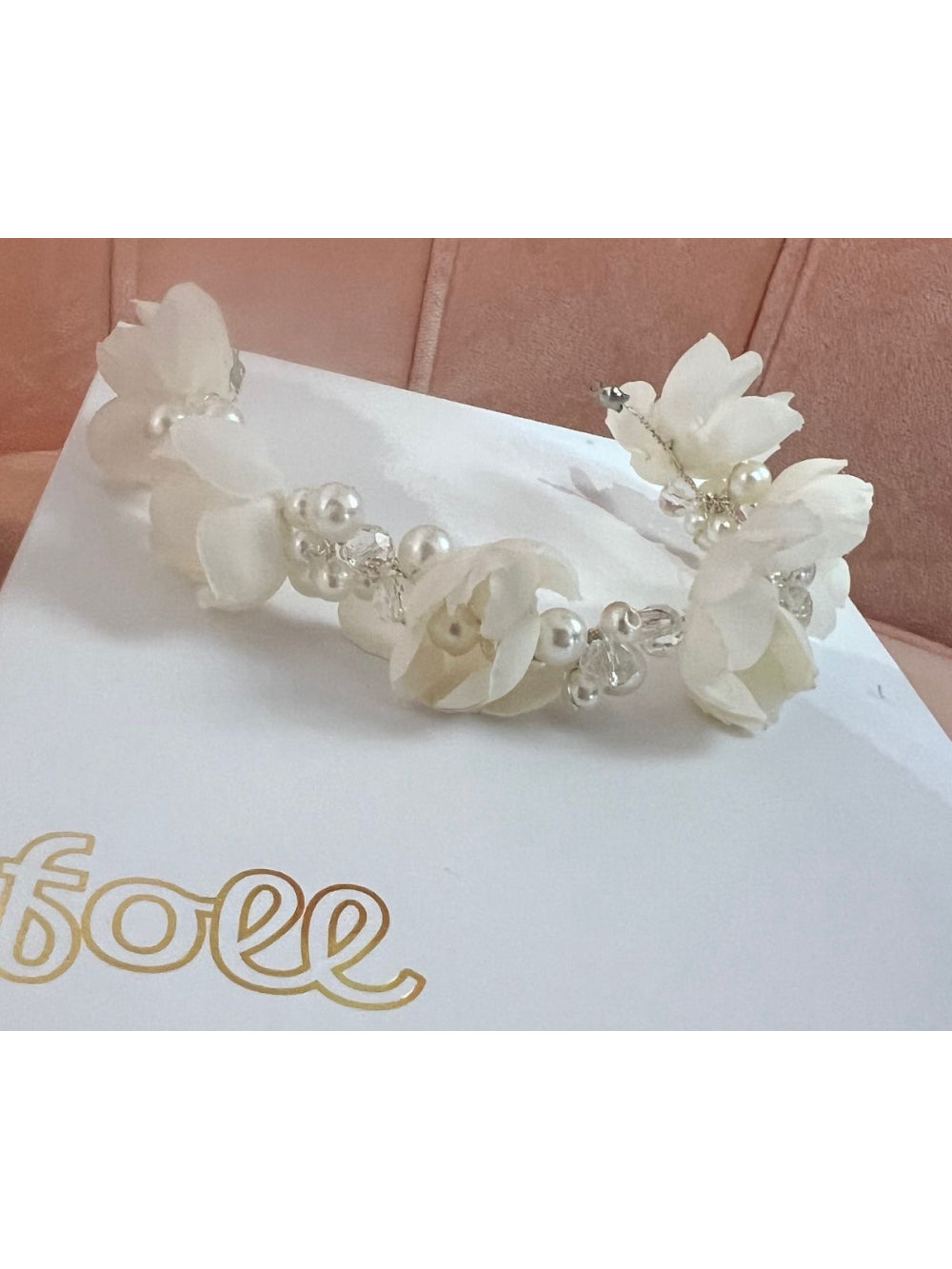 Grinalda Coroa Flores de Organza e Pérolas Noiva Daminha