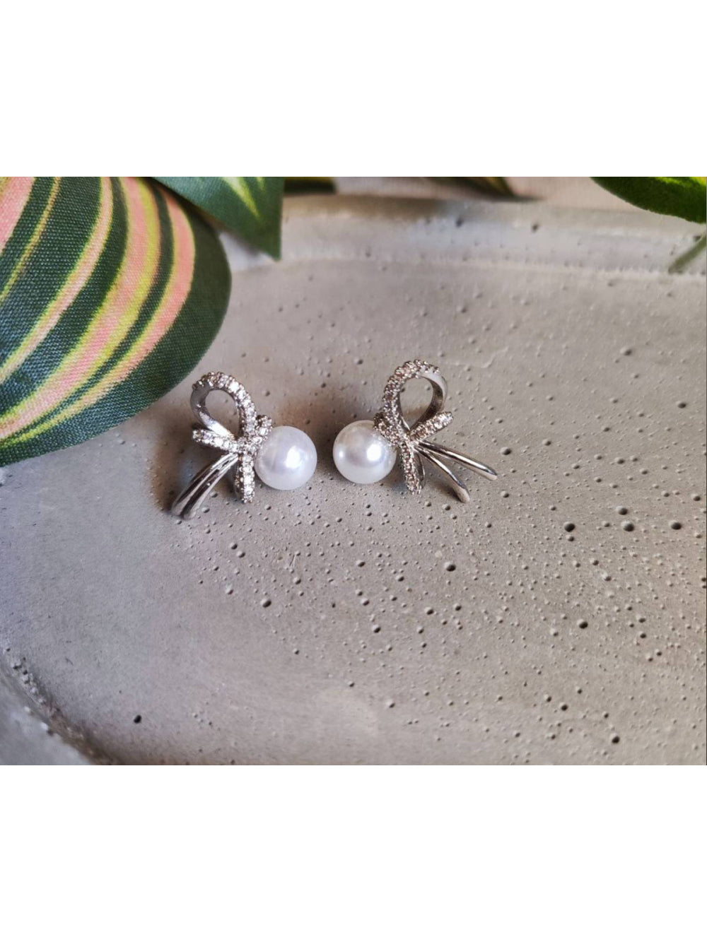 Brinco Pérola Zircônia Laço Delicado