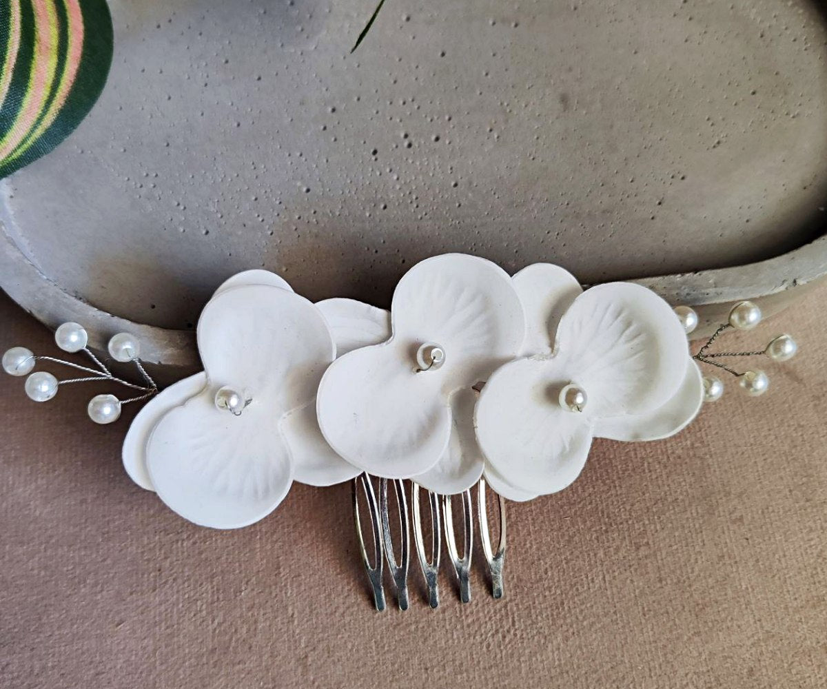 Arranjo Orquídeas Pequenas Pérolas Noivas  ou Daminhas