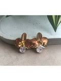 Brinco Orquídea Dourada com Gota de Zircônia