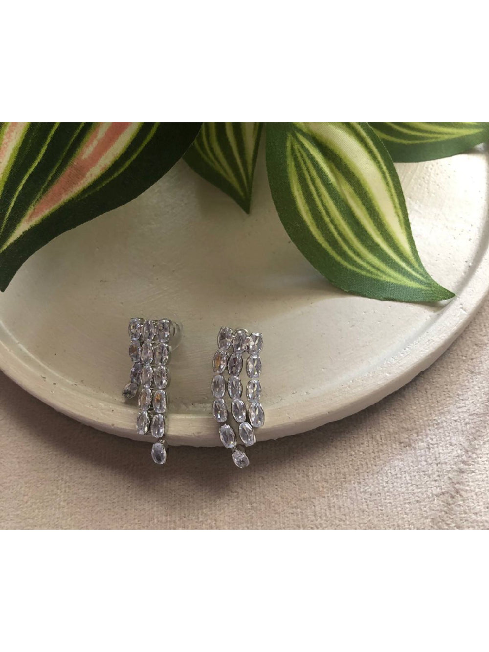 Brinco Franja Curto Zircônia Oval Brilho