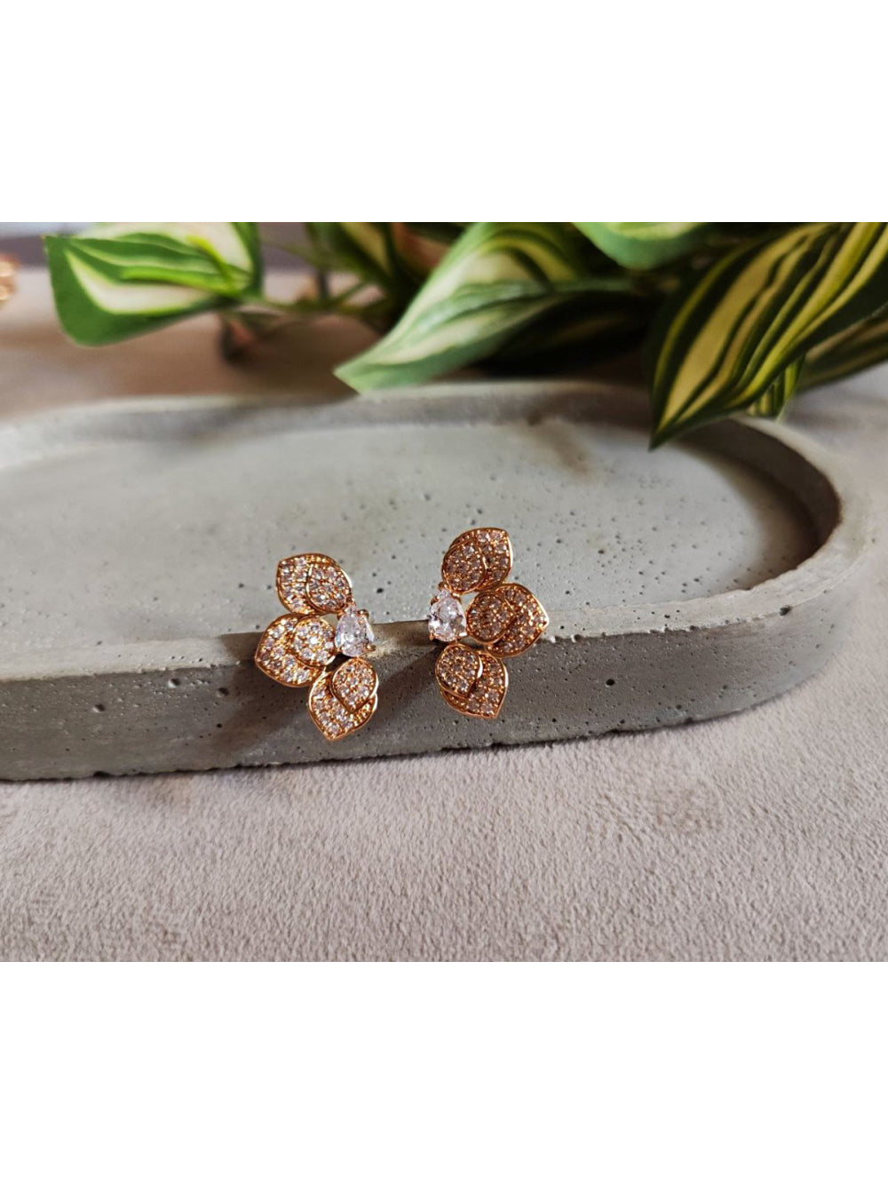 Brinco Meia Flor Zircônia Brilho Festa Delicado