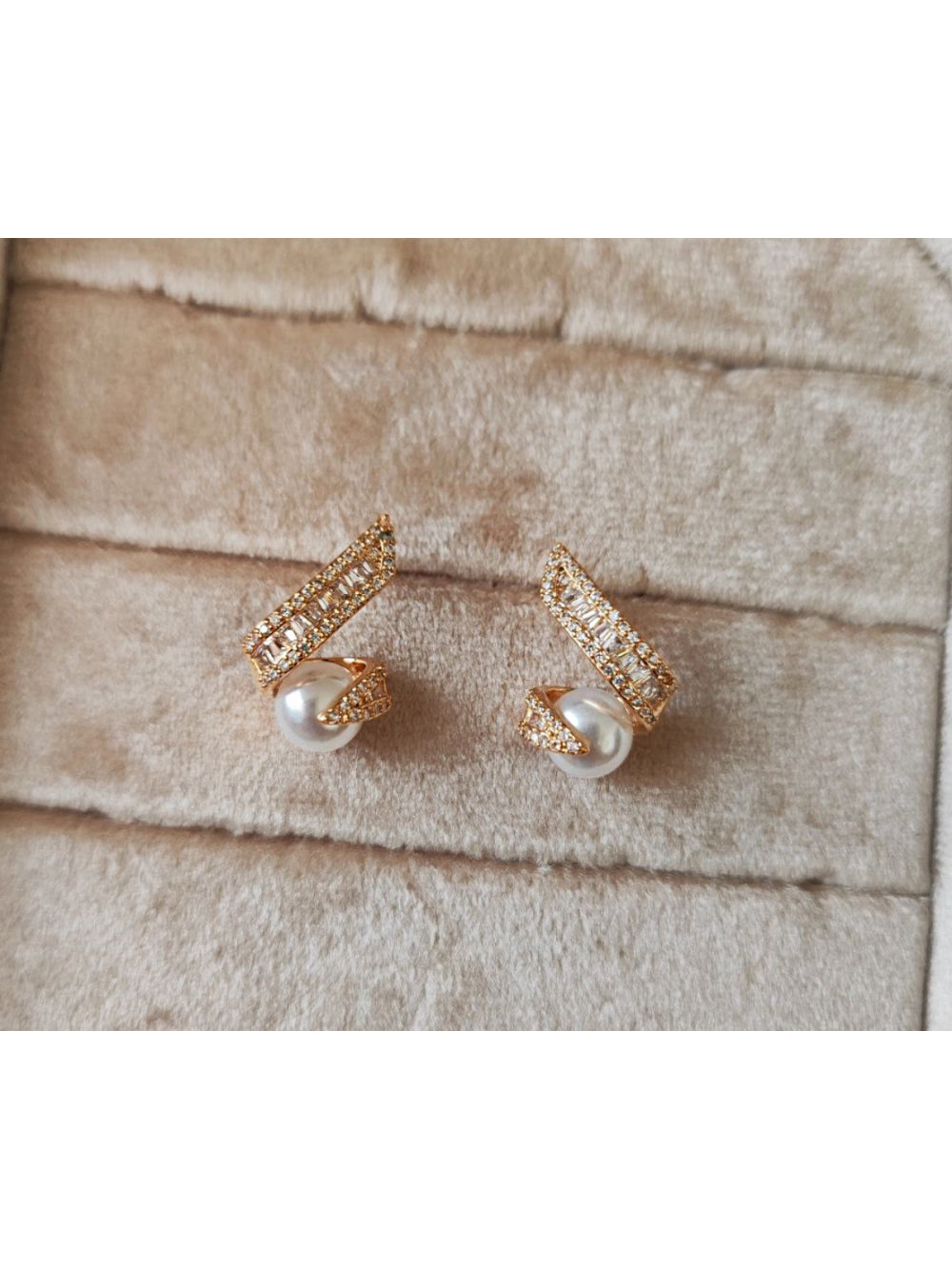 Brinco Curvado Zircônias Pérola Festa Noiva Casamento